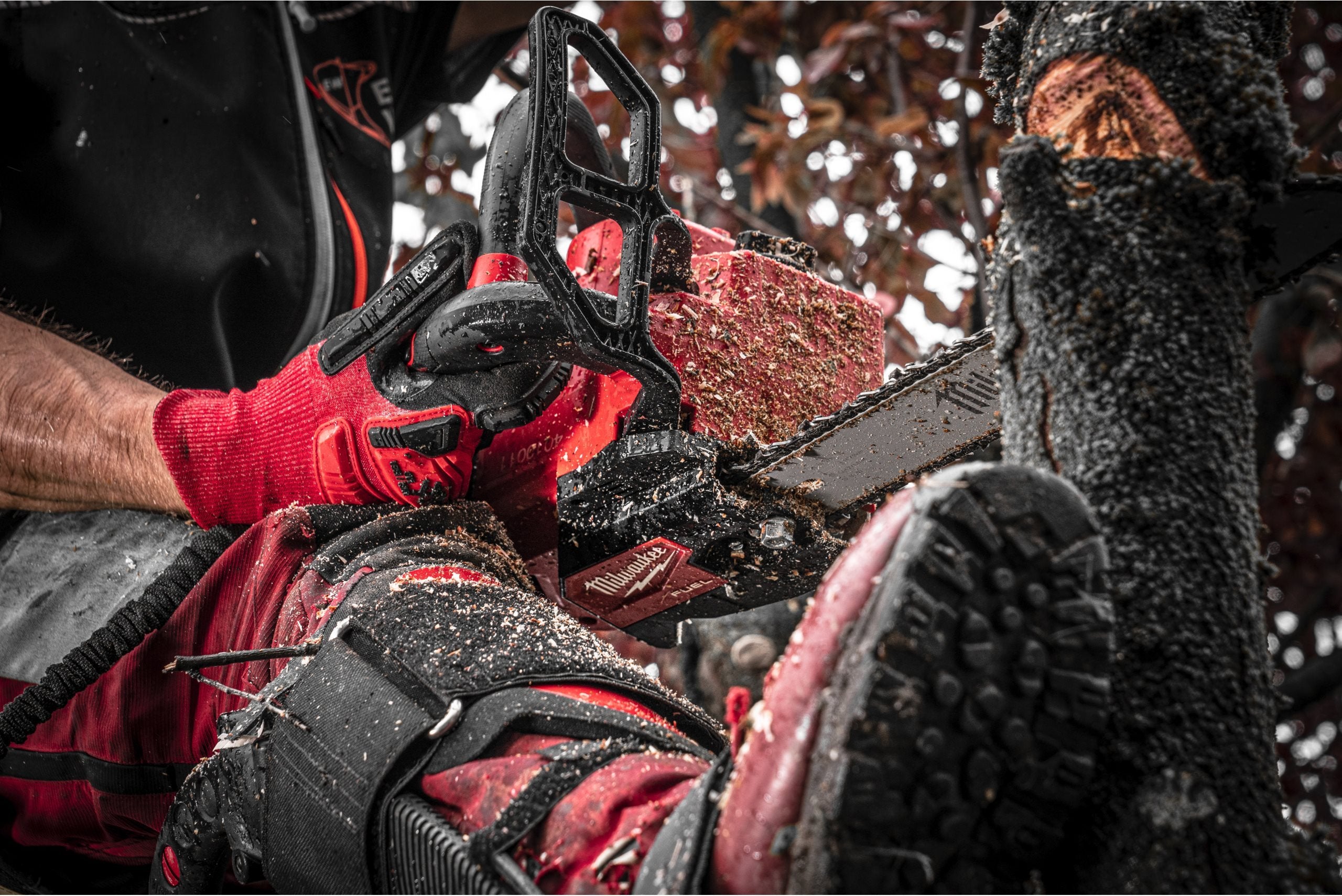 Fierăstrău cu lanț Milwaukee M18 FTHCHS30 FUEL™ TOP HANDLE, șină 30 cm, pas lanț .325"