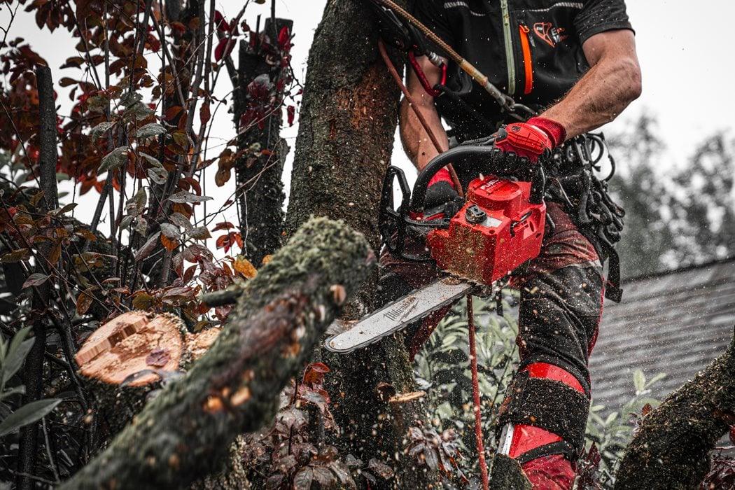 Fierăstrău cu lanț Milwaukee M18 FTHCHS35-0, 35 cm, sistem FUEL™, cod 4933479588 + CADOU: ochelari 4932478764 - BIG STORE (Dynamic Tools SRL)