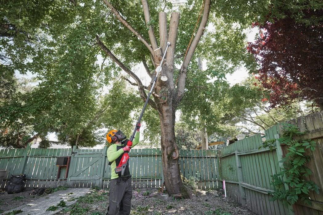 Fierăstrău telescopic cu lanț 30 cm M18 FUEL™ Milwaukee M18 FTPS30-0, cod 4933480868, fără acumulator, fără încărcător, fără cutie + CADOU: ochelari 4932478764 + lanț de rezervă Stihl - BIG STORE (Dynamic Tools SRL)