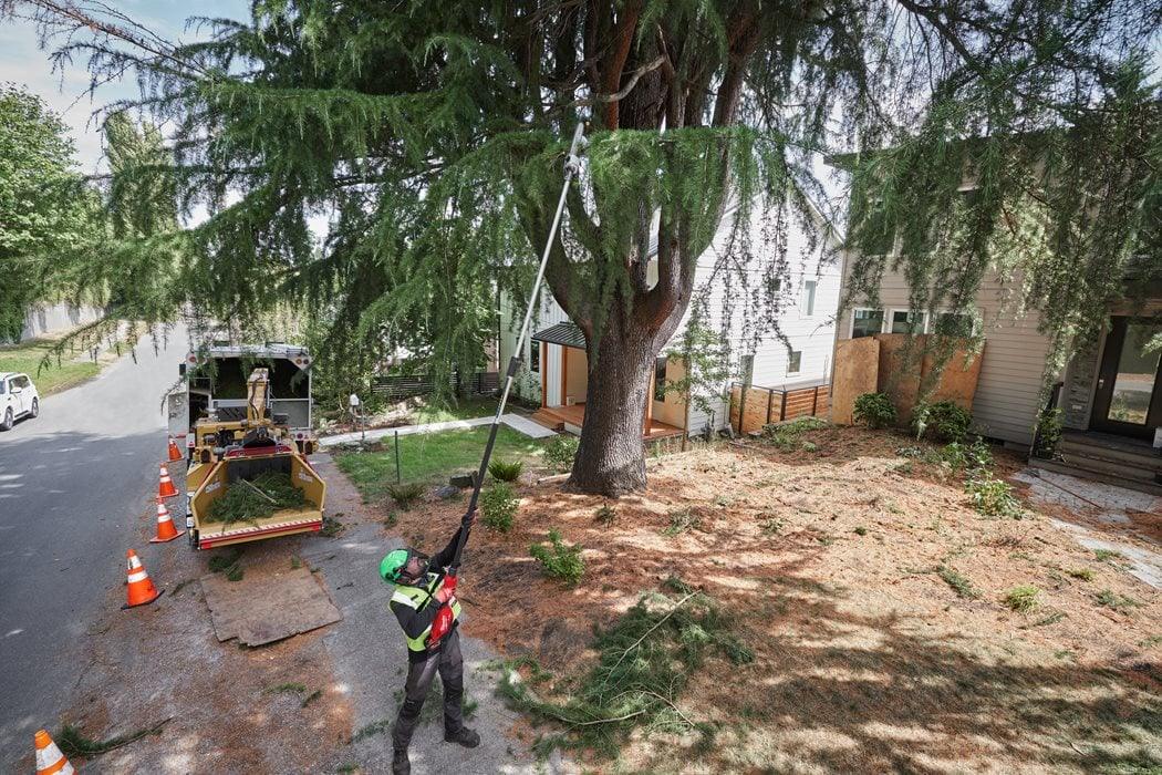 Fierăstrău telescopic cu lanț 30 cm M18 FUEL™ Milwaukee M18 FTPS30-121, cod 4933480869, 1 x acumulator M18 HB12, 1 x încărcător M12-18 FC, fără cutie + CADOU: ochelari 4932478764 + lanț de rezervă Stihl - BIG STORE (Dynamic Tools SRL)