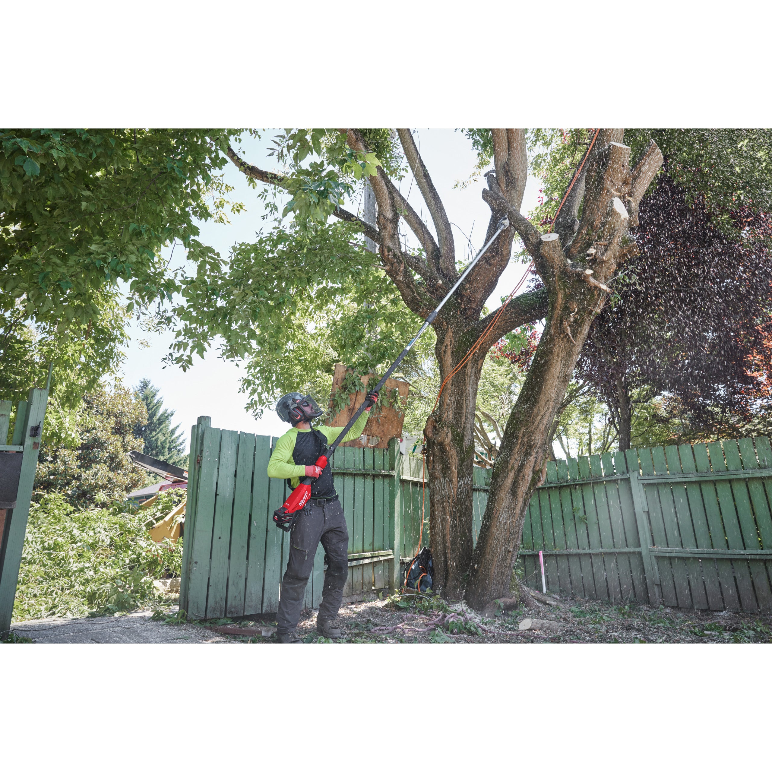 Fierăstrău emondor telescopic Milwaukee M18 FTPS30-121 FUEL™ cu lamă 30 cm, cod 4933499227