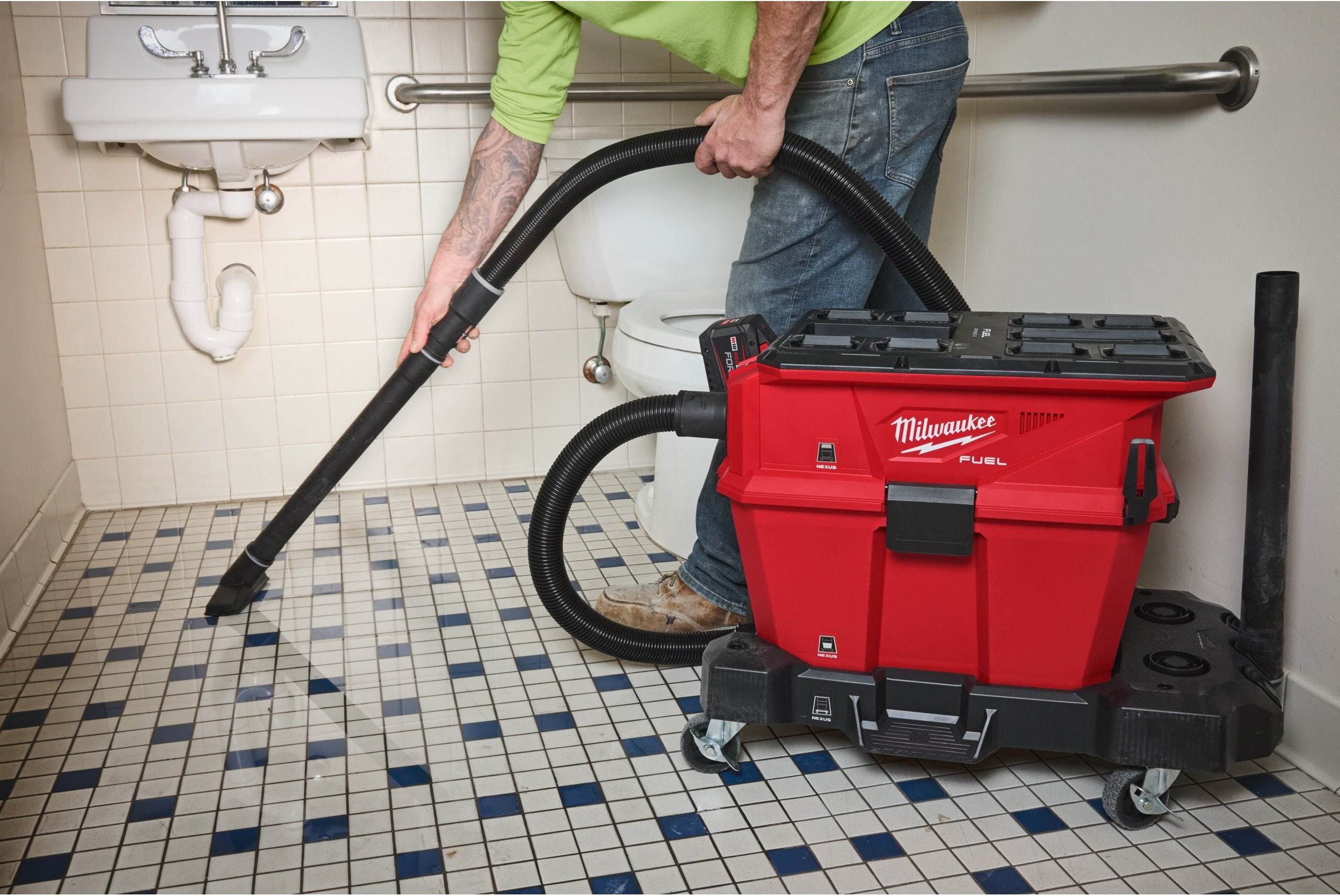Aspirator Milwaukee M18 FVC23L-0 FUEL™ PACKOUT™ NEXUS 23L CLASA L, cod 4933500141