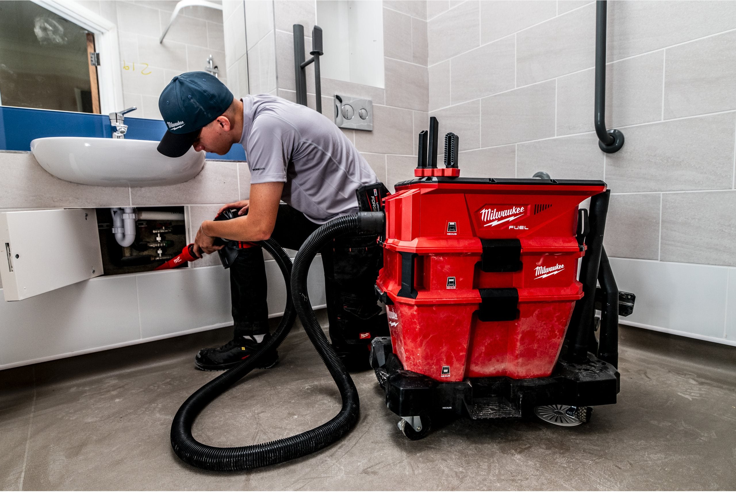 Aspirator Milwaukee M18 FVC23L-0 FUEL™ PACKOUT™ NEXUS 23L CLASA L, cod 4933500141