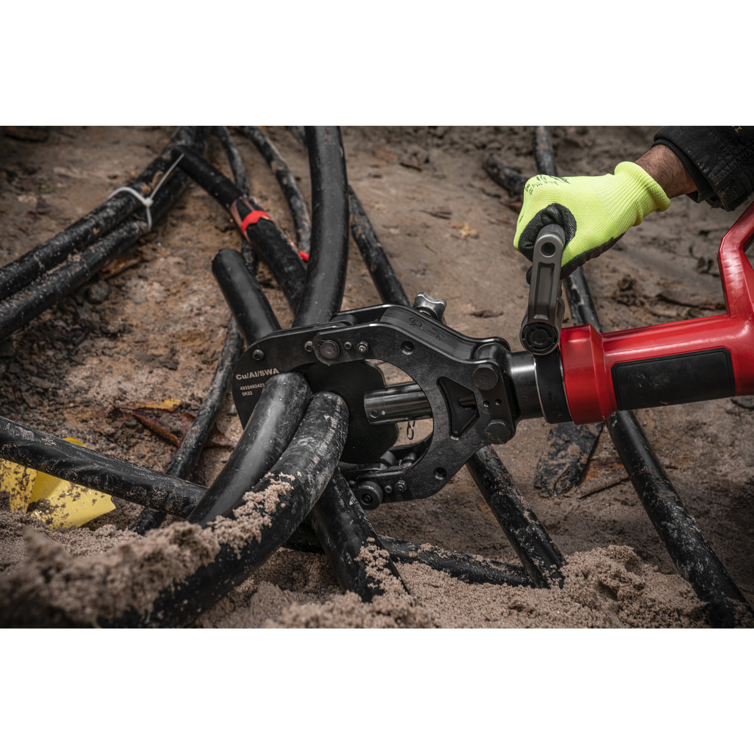 Tăietor hidraulic pentru cabluri Milwaukee M18 HCC125-801C FORCE LOGIC™ 125 mm, cod 4933499333