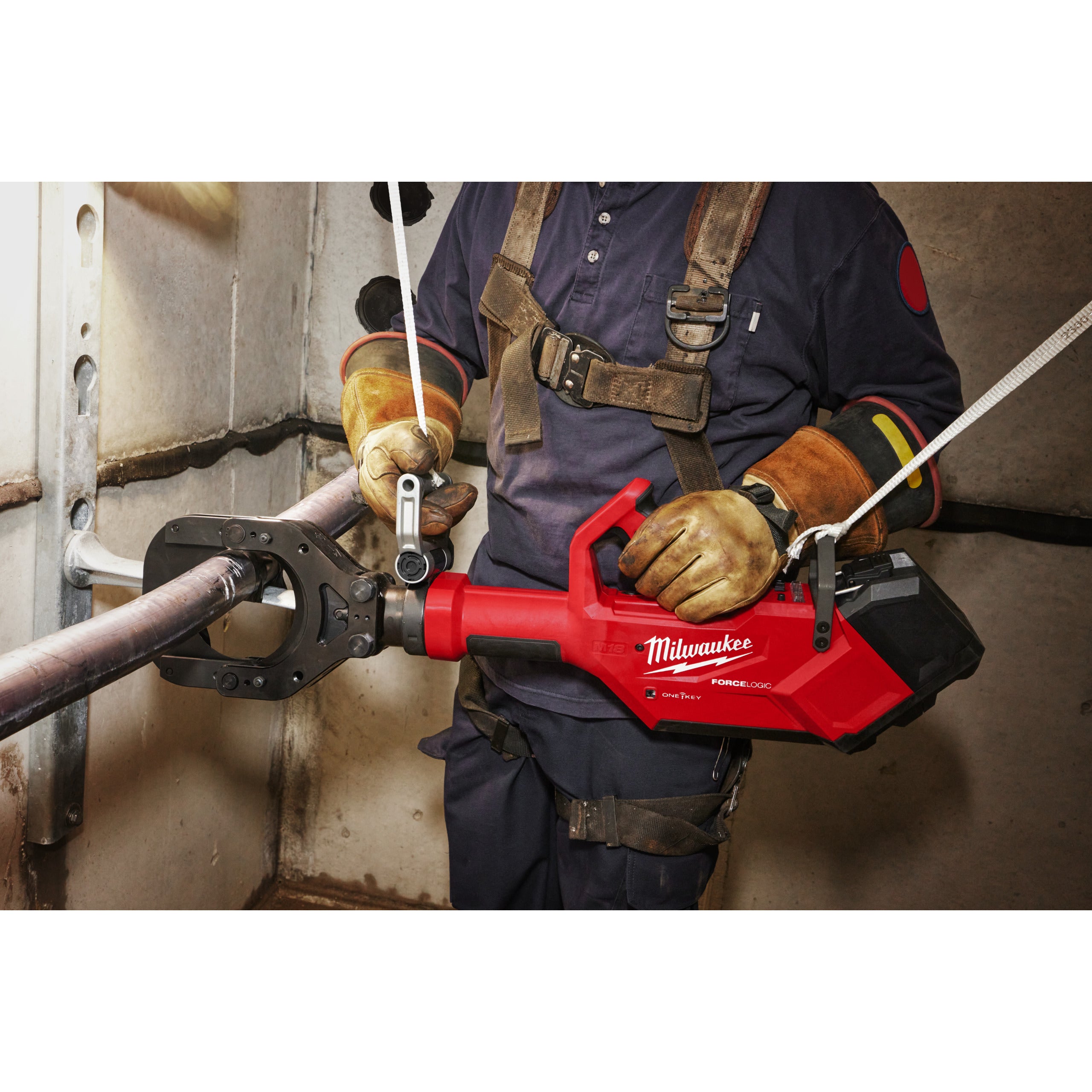 Tăietor hidraulic pentru cabluri Milwaukee M18 HSFC125R-802C FORCE LOGIC™ 125 mm, cod 4933499331