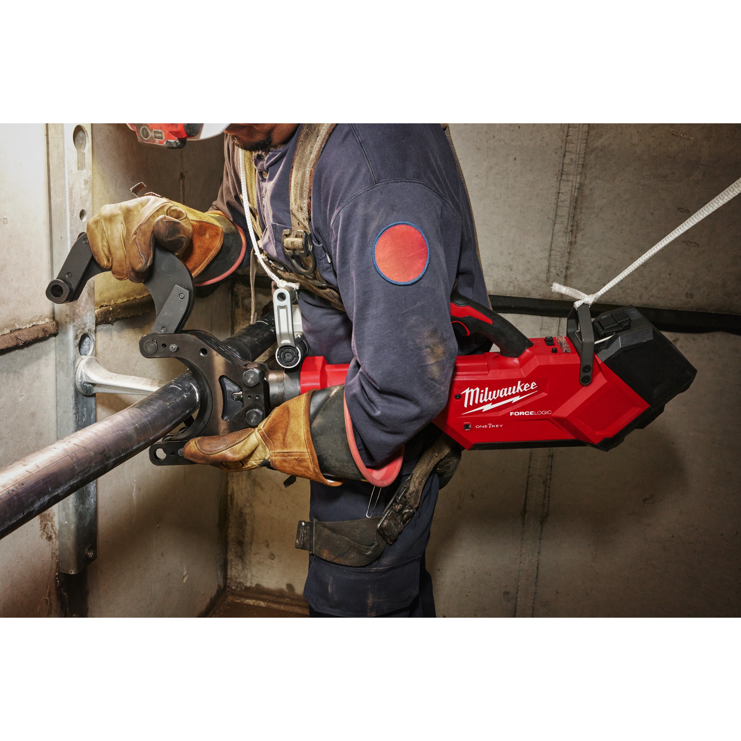 Tăietor hidraulic pentru cabluri Milwaukee M18 HSFC125R-802C FORCE LOGIC™ 125 mm, cod 4933499331