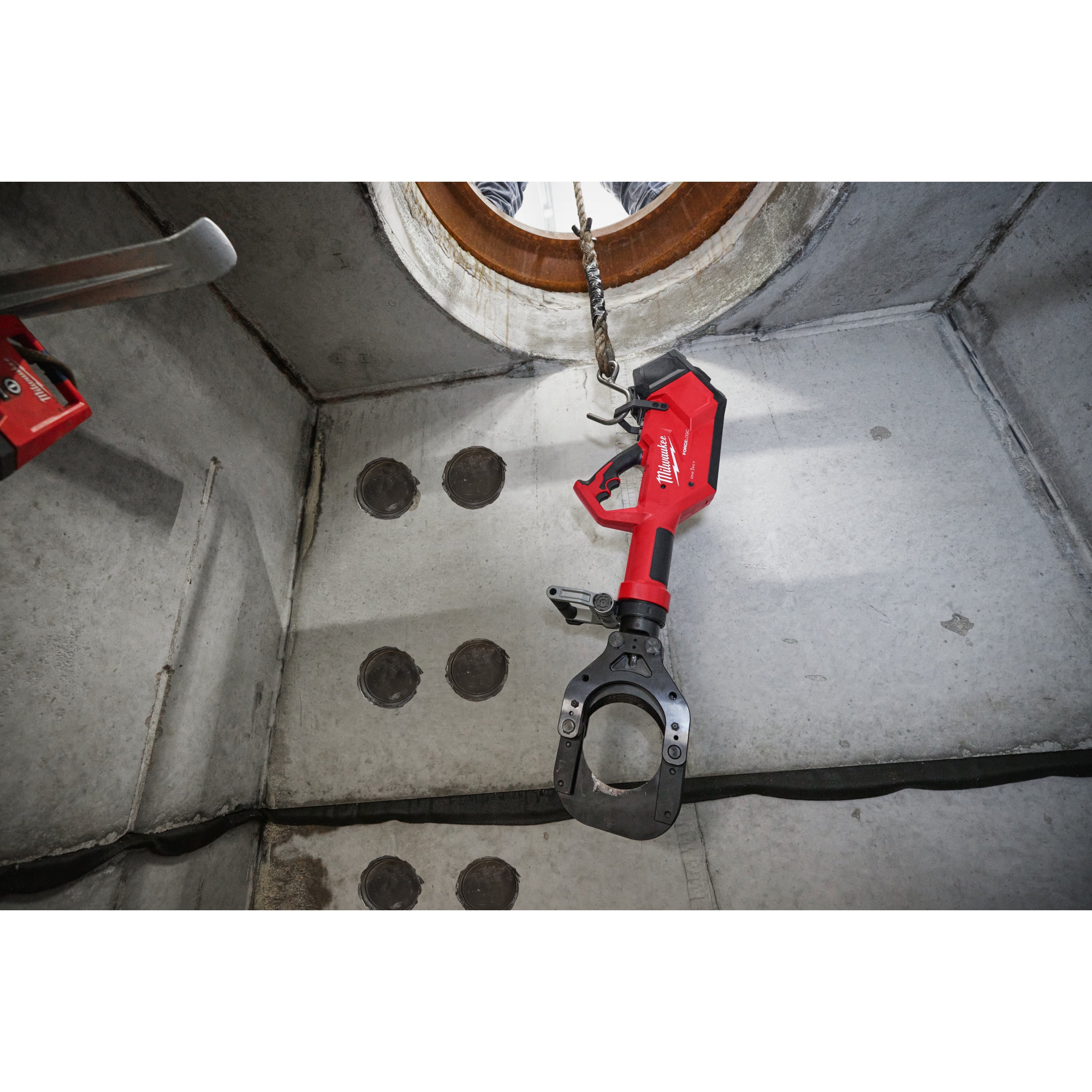 Tăietor hidraulic pentru cabluri Milwaukee M18 HSFC125R-802C FORCE LOGIC™ 125 mm, cod 4933499331