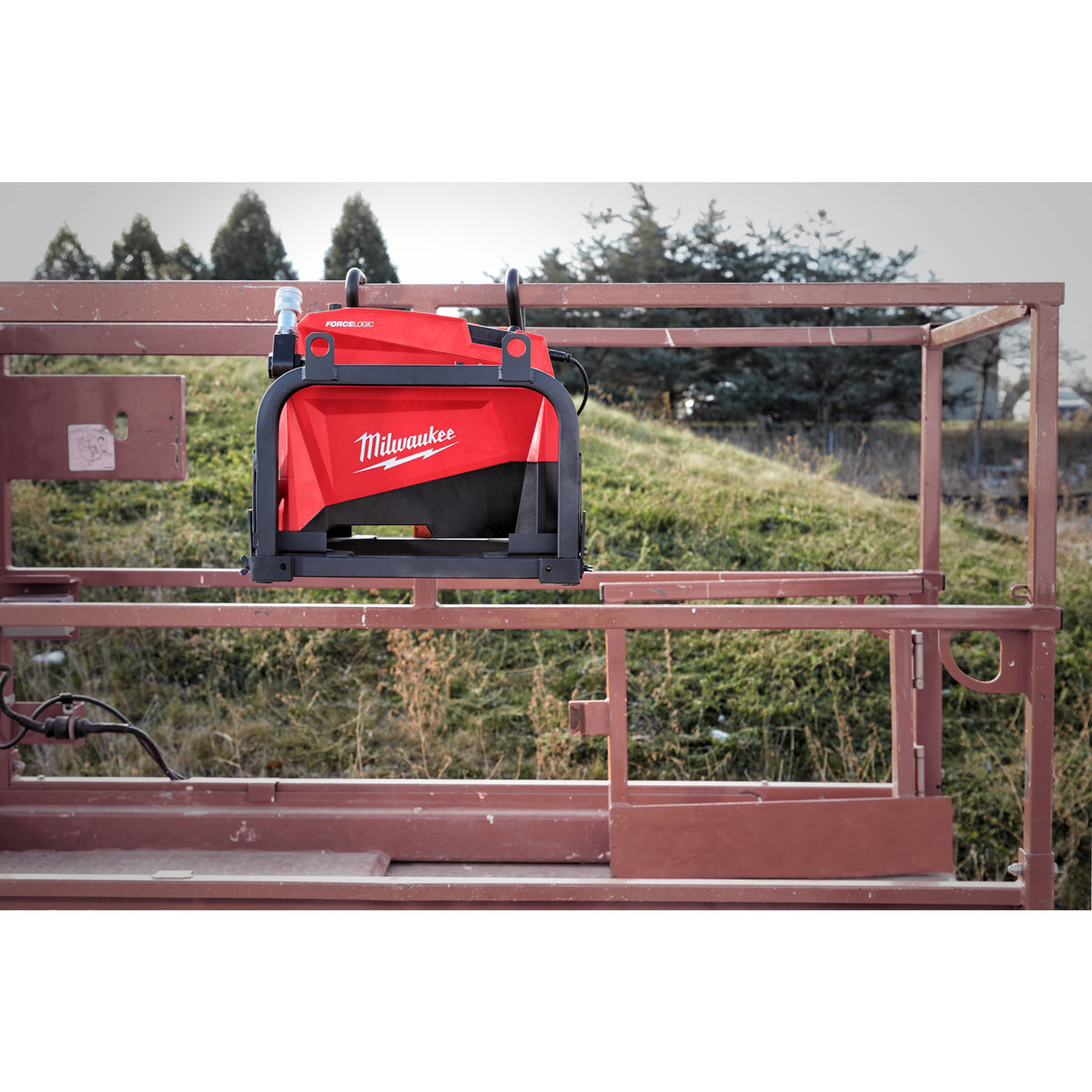 Pompă hidraulică utilitară Milwaukee M18 HUP700-121, cod 4933499335