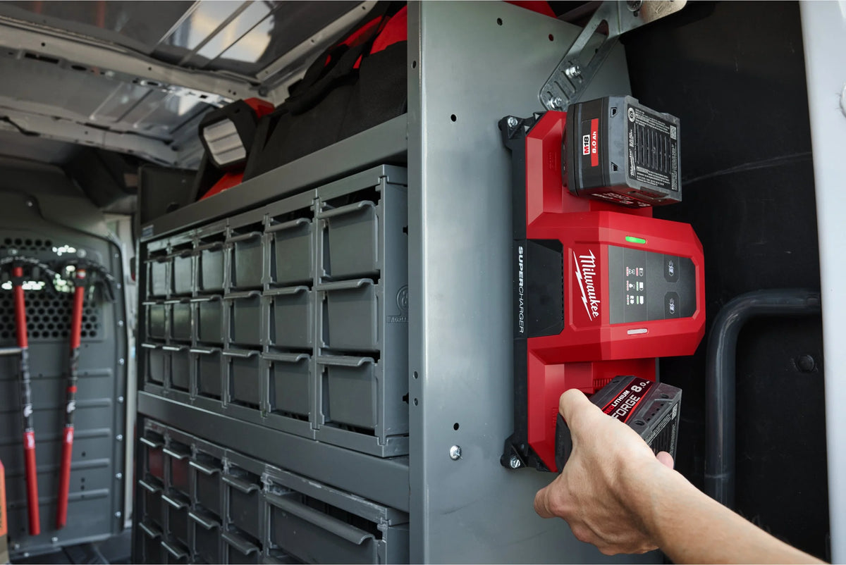 Încărcător super rapid Milwaukee M18 MDBSC cu două porturi, cod 4932498557