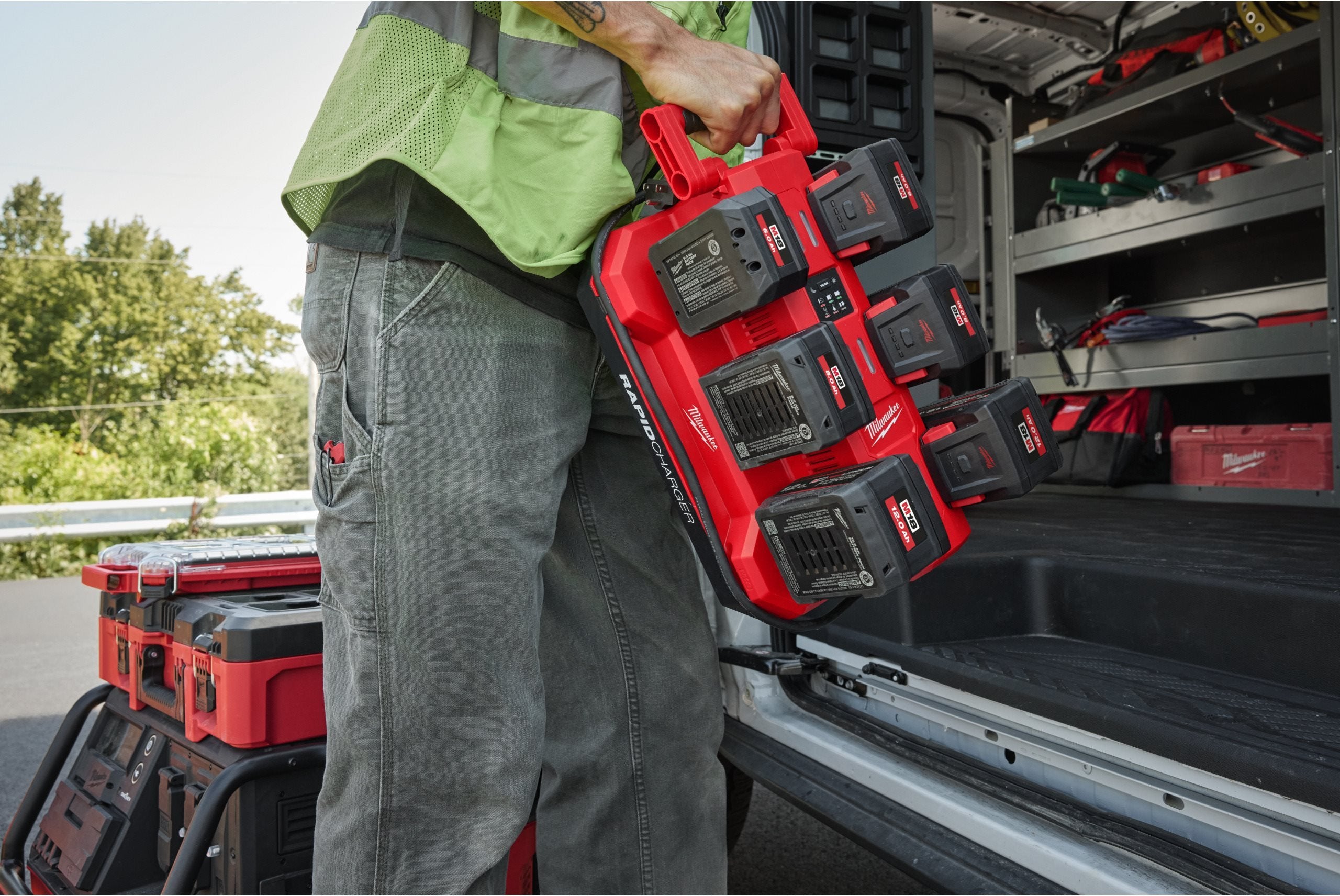 Încărcător rapid cu 6 porturi Milwaukee M18 MPC6 PACKOUT™ RAPIDCHARGER, cod 4932498551