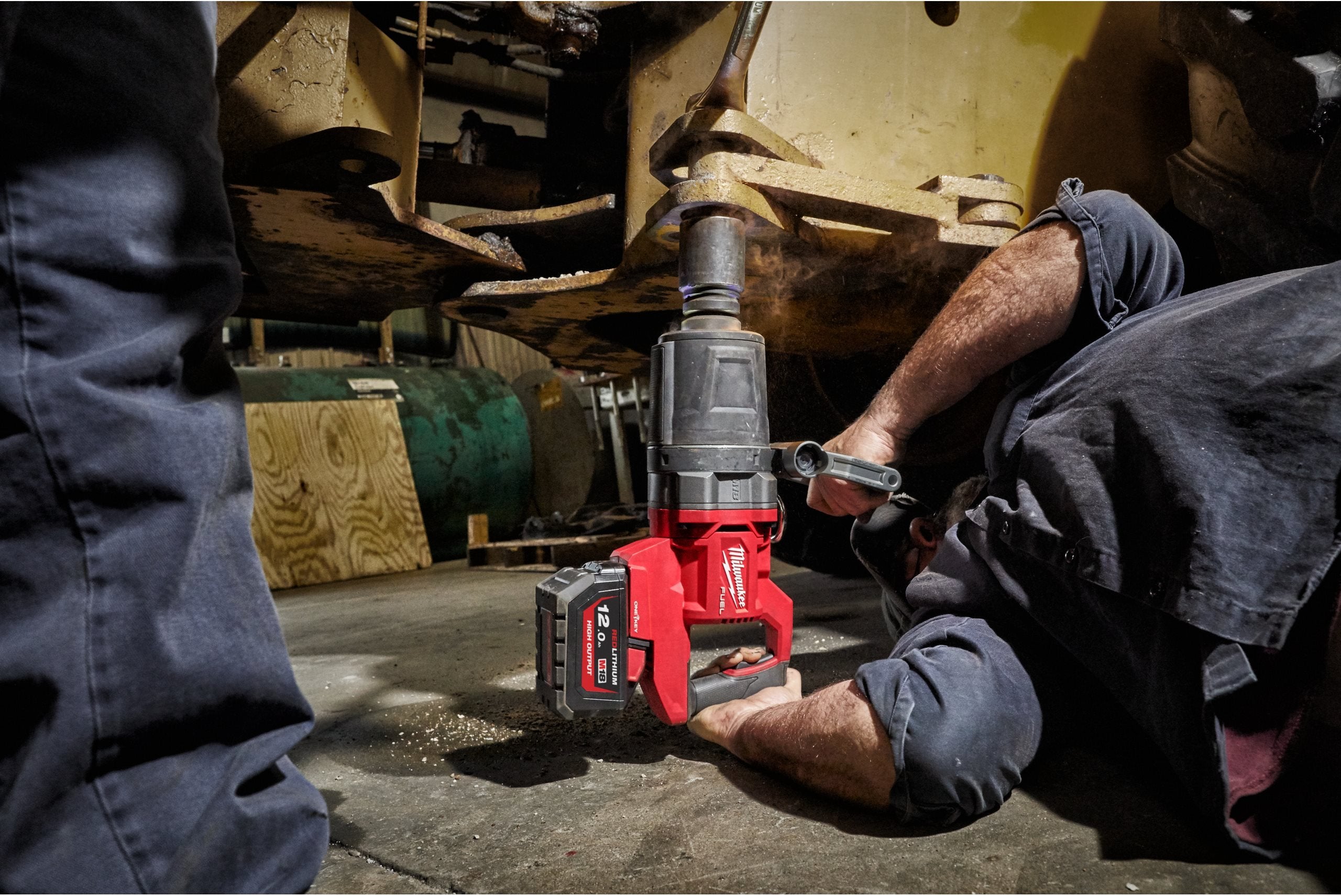 Cheie de impact Milwaukee M18 ONEFHIWF1DS-121C, 1″ 2711Nm, ONE-KEY™ FUEL™, mâner-D, 1 x acumulator FORGE™ M18 FB12, 1 x încărcător M12-18 FC, cod 4933499253