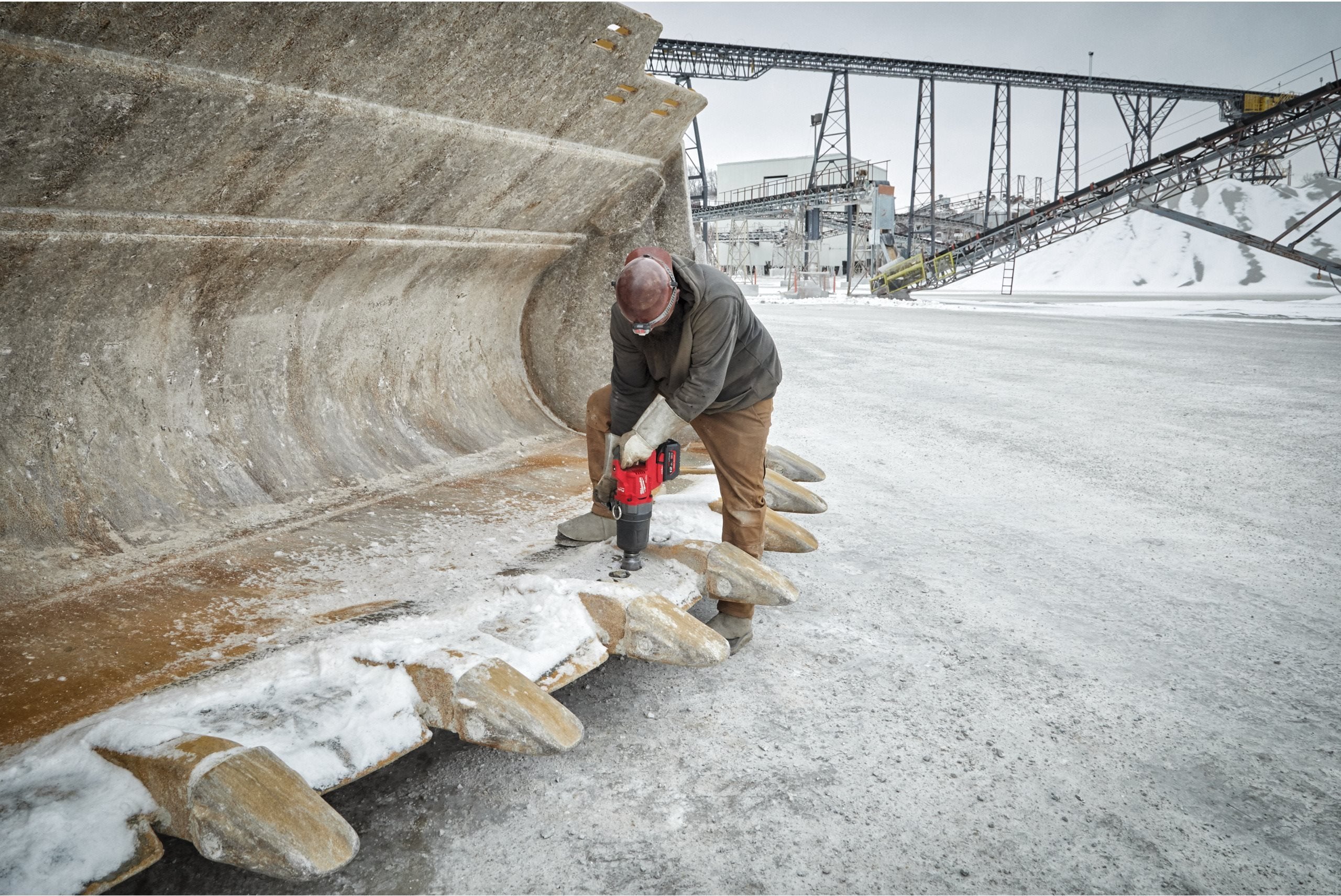 Cheie de impact Milwaukee M18 ONEFHIWF1DS-121C, 1″ 2711Nm, ONE-KEY™ FUEL™, mâner-D, 1 x acumulator FORGE™ M18 FB12, 1 x încărcător M12-18 FC, cod 4933499253