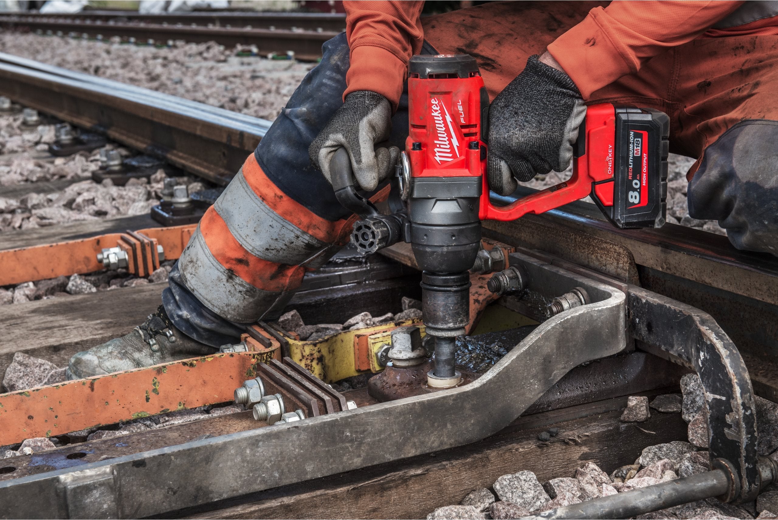 Cheie de impact Milwaukee M18 ONEFHIWF1-802X, 1″ 2400Nm, ONE-KEY™ FUEL™, 2 x acumulator FORGE™ M18 FB8, 1 x încărcător M12-18 FC, cod 4933499254