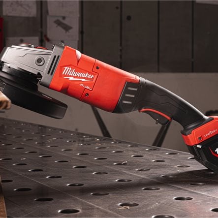 Polizor Milwaukee M18 ONEFLAG230XPDB-122C, 230MM, cu frânare și comutator tip clapetă, FUEL™, ONE-KEY™, 2 x M18 HB12, 1 x încărcător M12-18 FC, 1 x cutie plastic, cod 4933478783