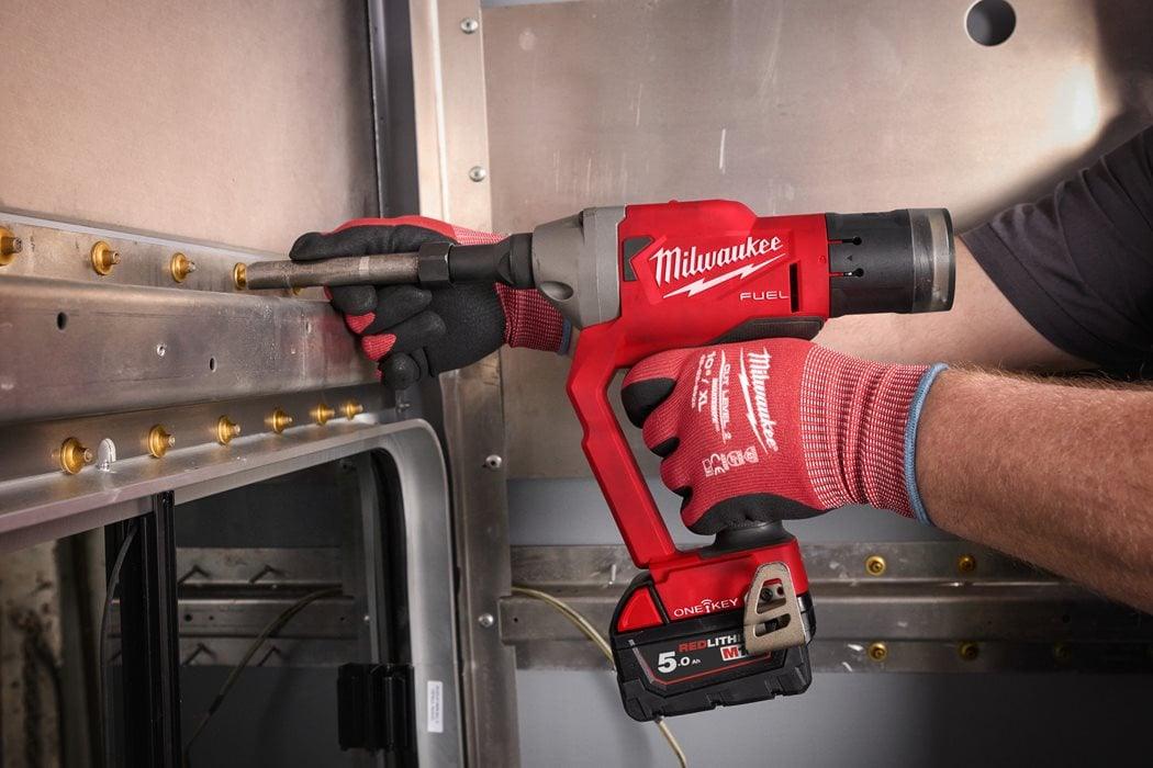Pistol pentru nituit tip HUCK® Milwaukee M18 ONEFLT-502X, ONE-KEY, 2 x acumulator M18 B5, 1 x încărcător M12-18 FC, 1 x cutie HD, cod 4933478638 - BIG STORE (Dynamic Tools SRL)