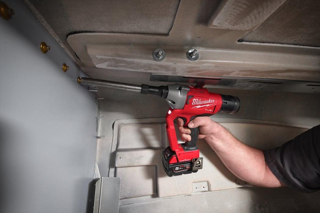 Pistol pentru nituit tip HUCK® Milwaukee M18 ONEFLT-0X, ONE-KEY, fără acumulator, fără încărcător, 1 x cutie HD, cod 4933478637 - BIG STORE (Dynamic Tools SRL)