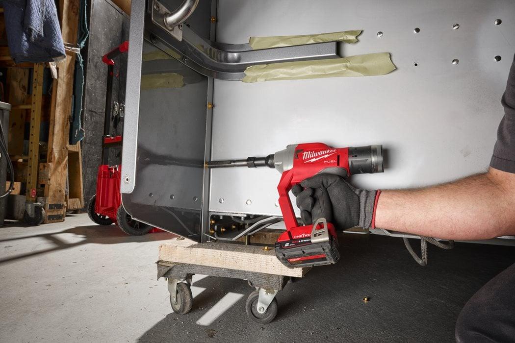 Pistol pentru nituit tip HUCK® Milwaukee M18 ONEFLT-0X, ONE-KEY, fără acumulator, fără încărcător, 1 x cutie HD, cod 4933478637 - BIG STORE (Dynamic Tools SRL)