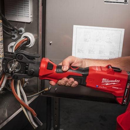 Presă hidraulică pentru cabluri 60 kN M18™ FORCE LOGIC™ Milwaukee M18ONEHCCT60-202C, cod 4933479684, 1 x M18 B5, 2 x M18 B2 acumulator, 1 x M12-18 FC încărcător, 1 x cutie plastic - BIG STORE (Dynamic Tools SRL)