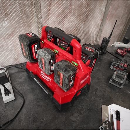 Încărcător Milwaukee cu 6 porturi M18™ PC6 PACKOUT™, cod 4932480162