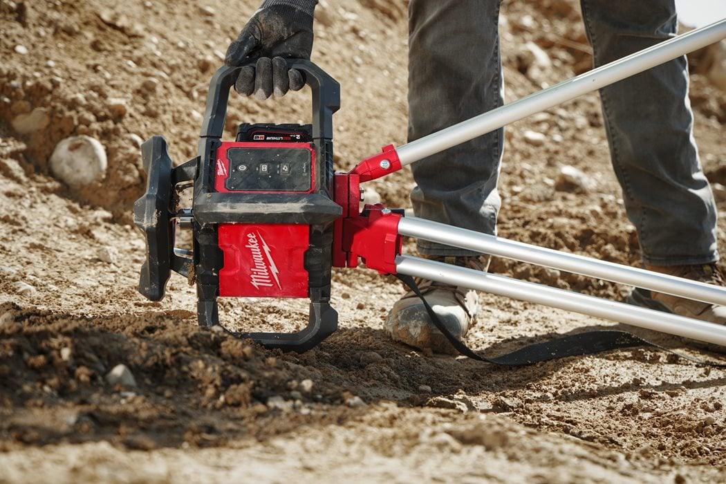 Nivelă laser verde rotativă Milwaukee M18 RLOH600-201C, orizontală, 600m, ONE-KEY, 1 x acumulator M18 B2, 1 x încărcător M12-18 C, 1 x cutie plastic, cod 4933493191 - BIG STORE (Dynamic Tools SRL)