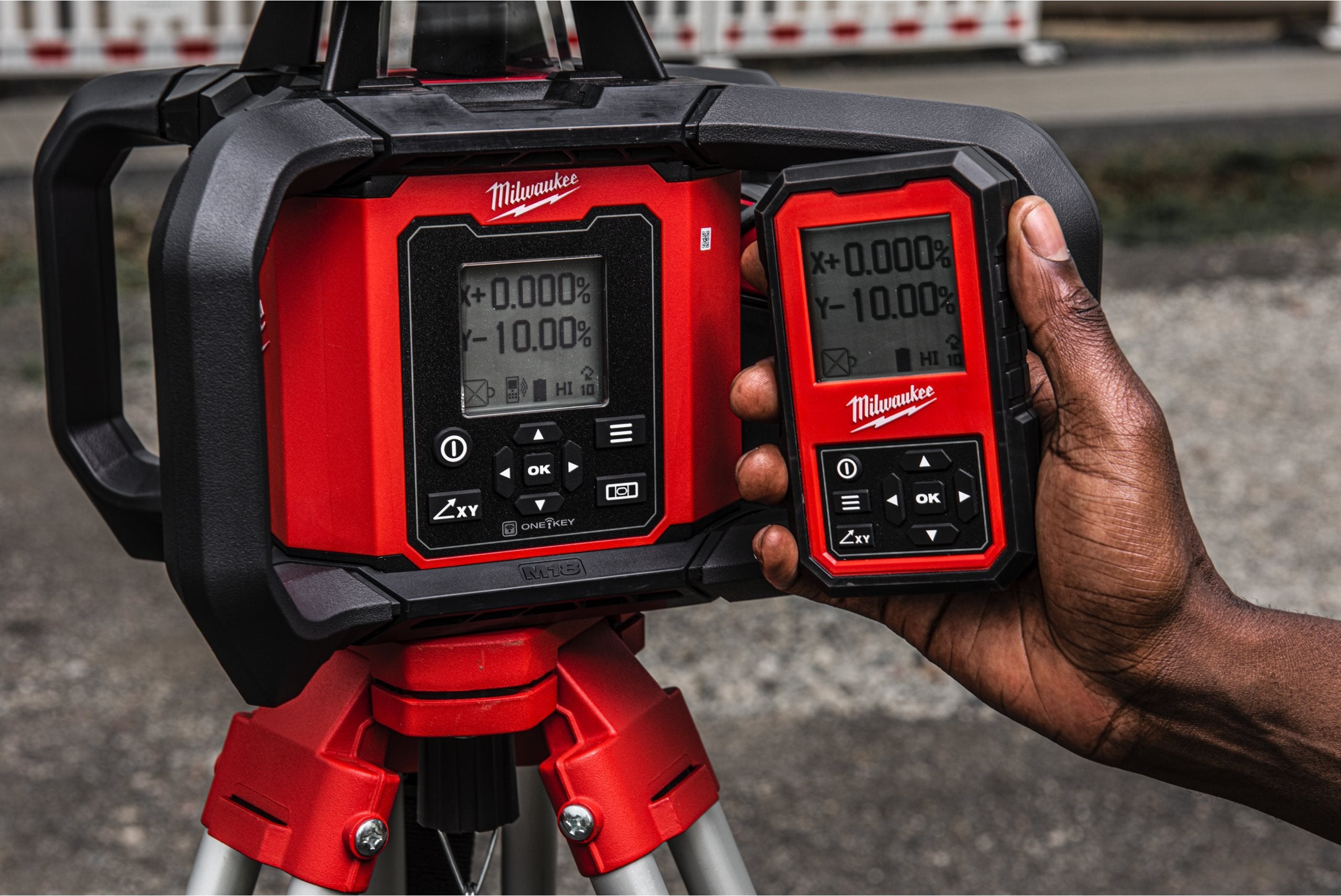 Nivelă laser rotativă orizontală și verticală Milwaukee M18 RLOHV1200-501C, 1200 M, ONE-KEY™, 1 x acumulator M18 B5, 1 x încărcător M12-18C, 1 x cutie plastic, cod 4933493204