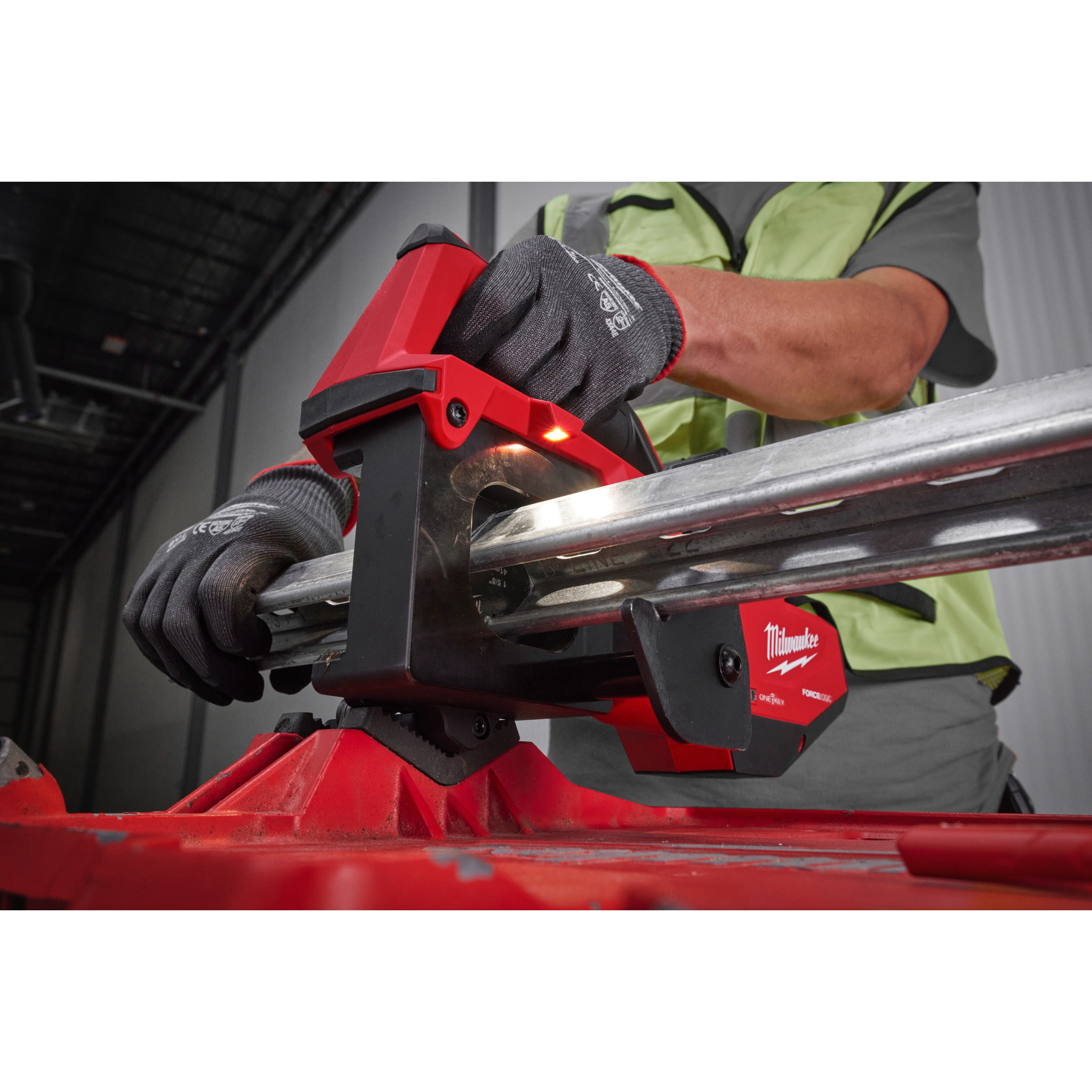 Mașină pentru debitat profile Milwaukee M18 STSO-0B FORCE LOGIC™, cod 4933492097