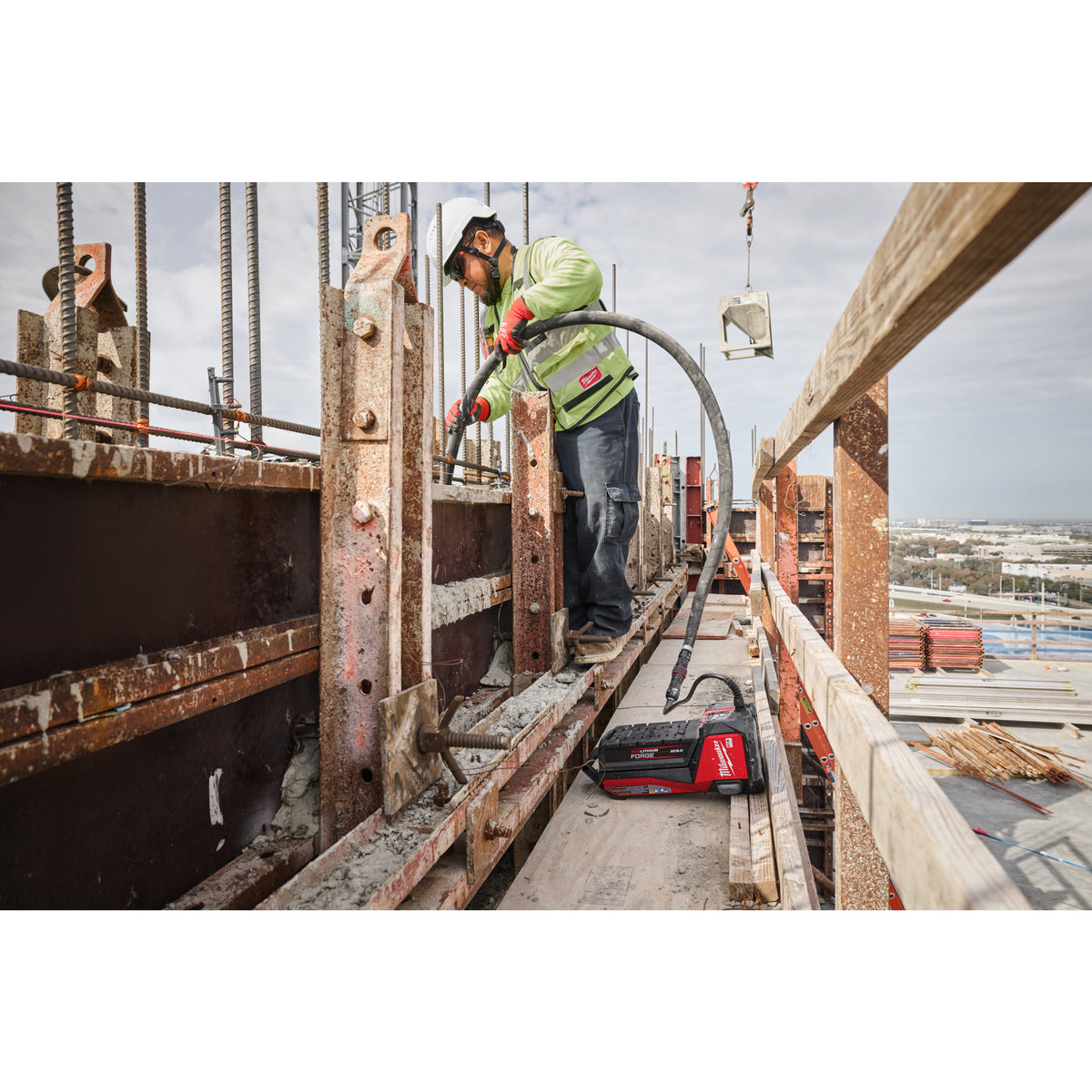 Vibrator de beton Milwaukee MXF CVHF-0 de înaltă frecvență, cod 4933498132