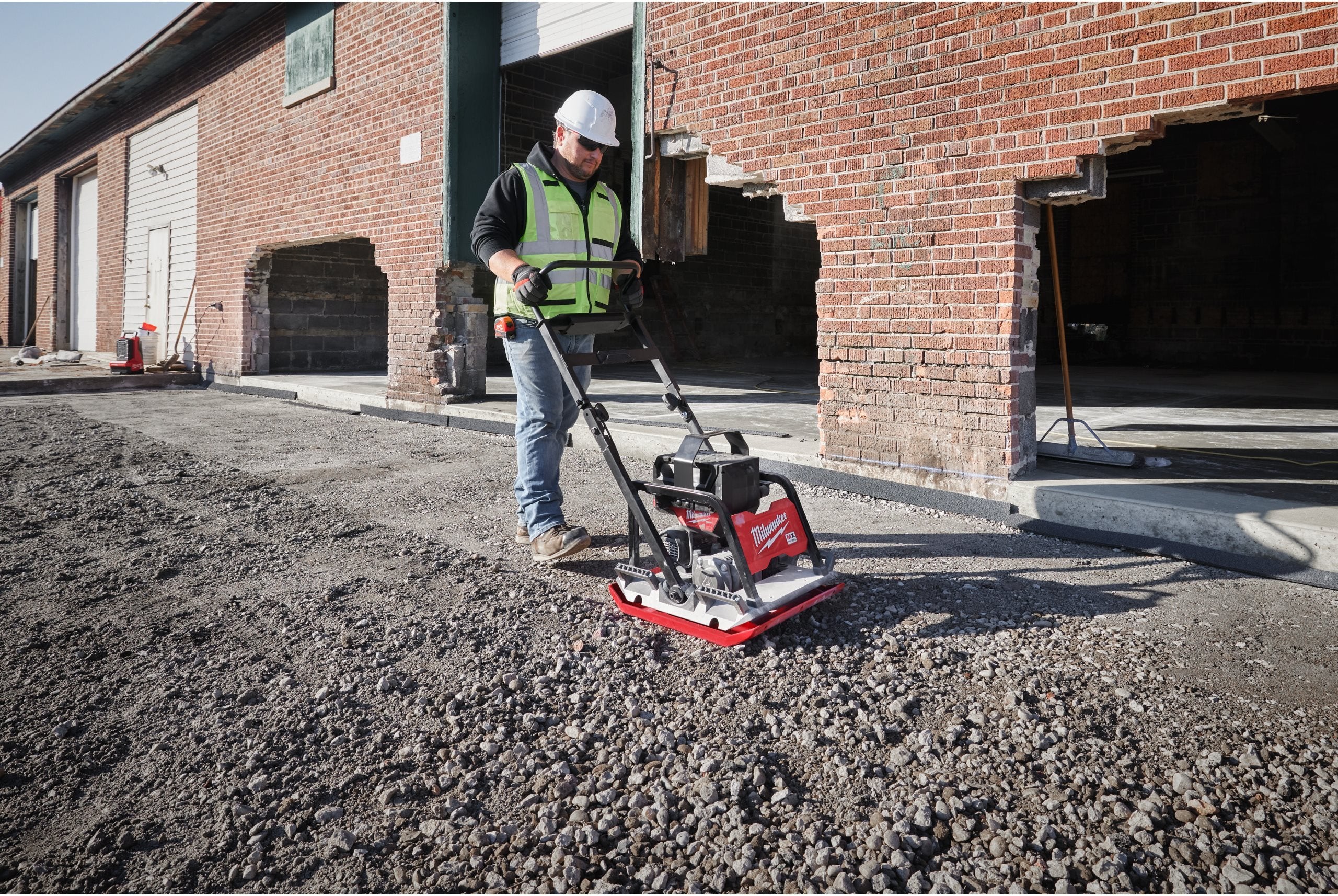 Placă compactoare Milwaukee MXF PC50, FUEL™, ONE-KEY™