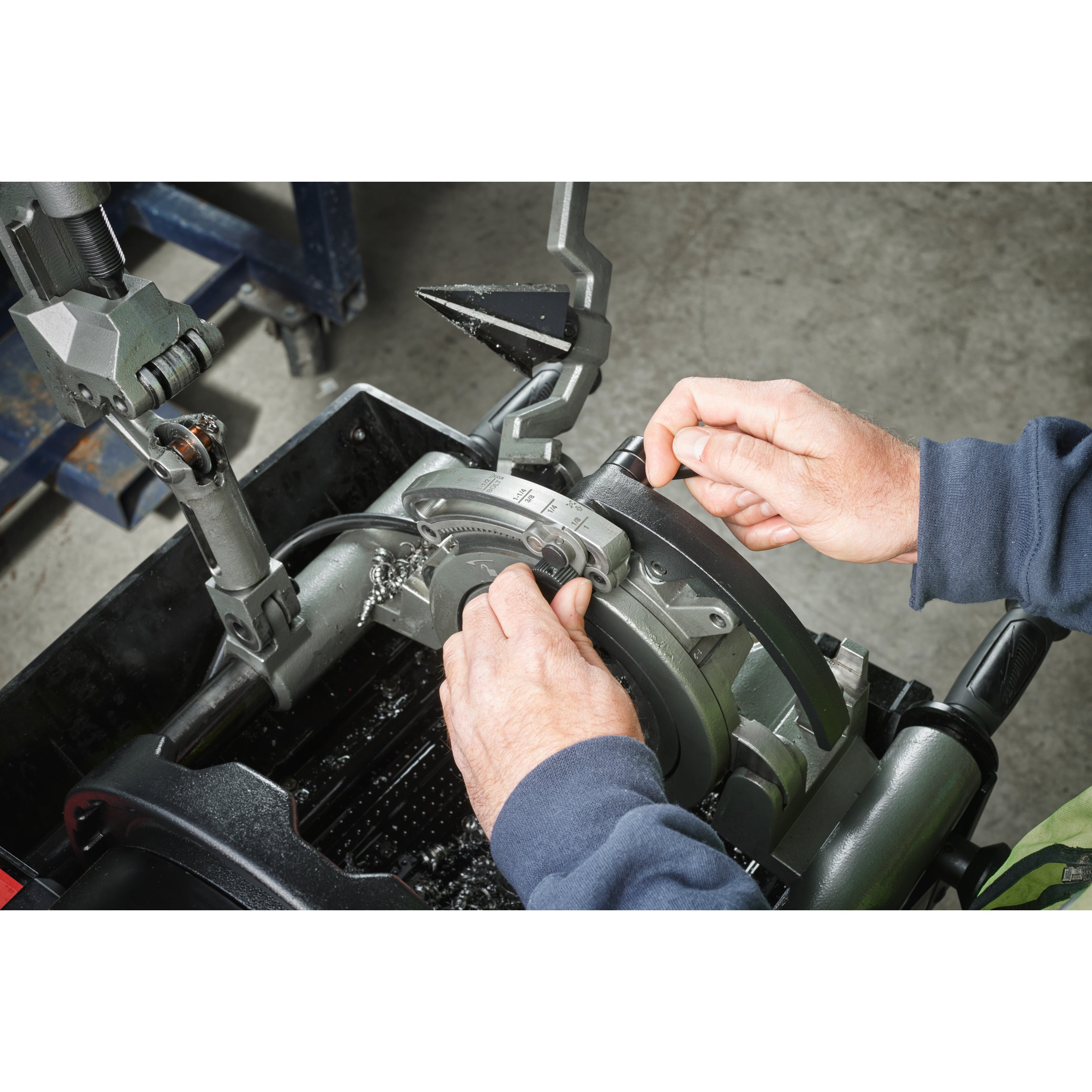 Mașină de filetat și canelat țevi 2″ Milwaukee MXF PTR2-0 ONE-KEY™, cod 4933498324