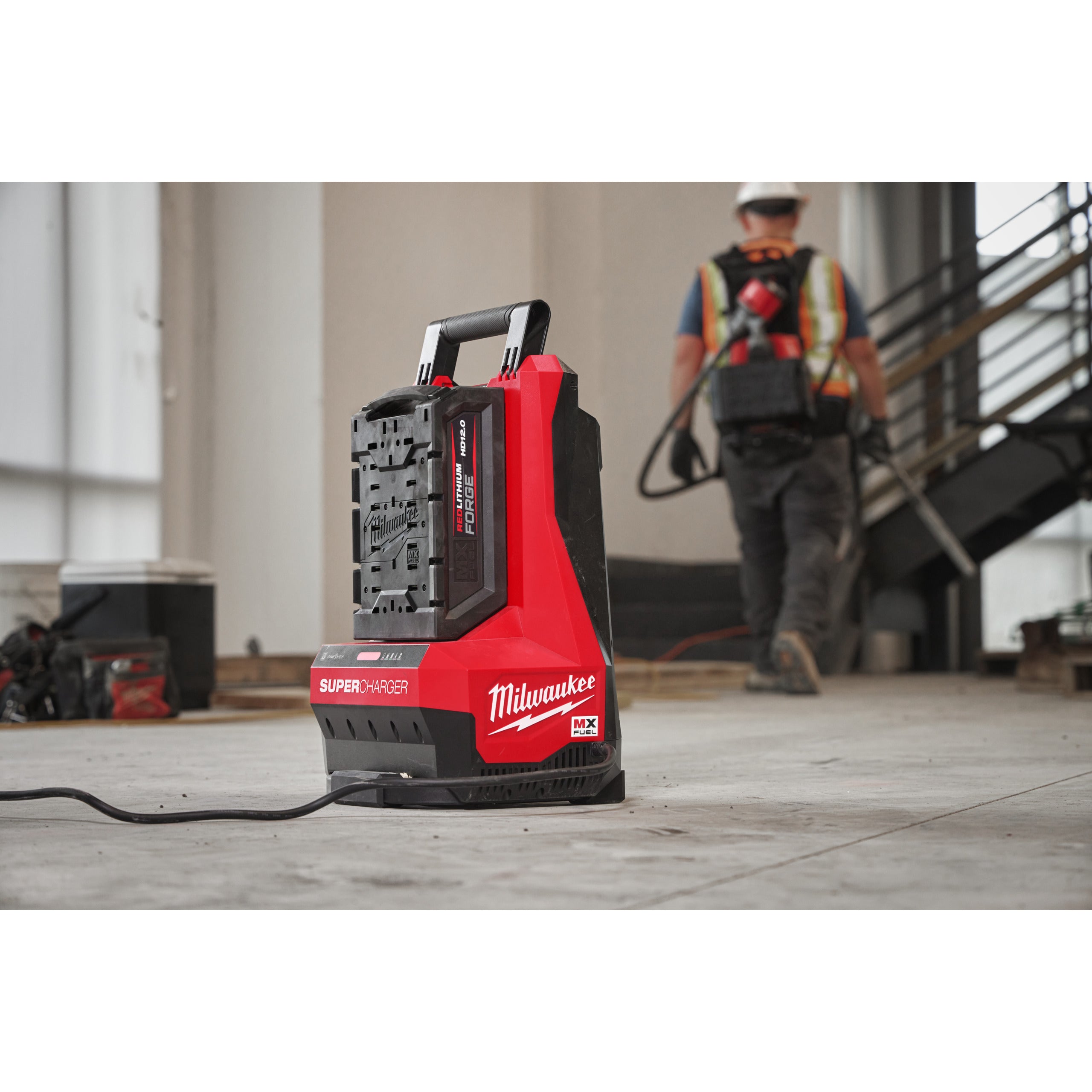 Încărcător super rapid Milwaukee MXF SC, cod 4932492848