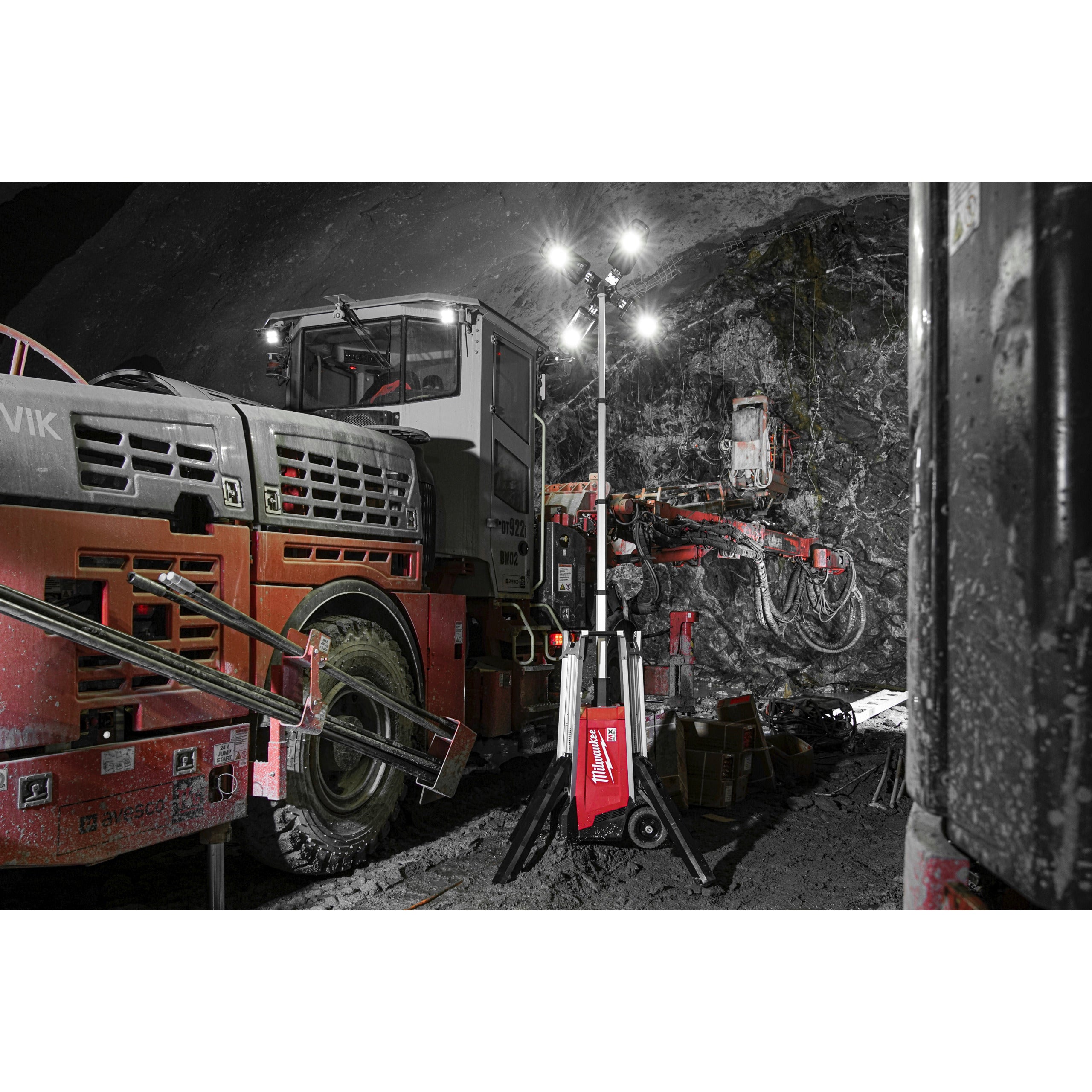 Turn mobil de iluminat Milwaukee MXF TL-801, cod 4933502173