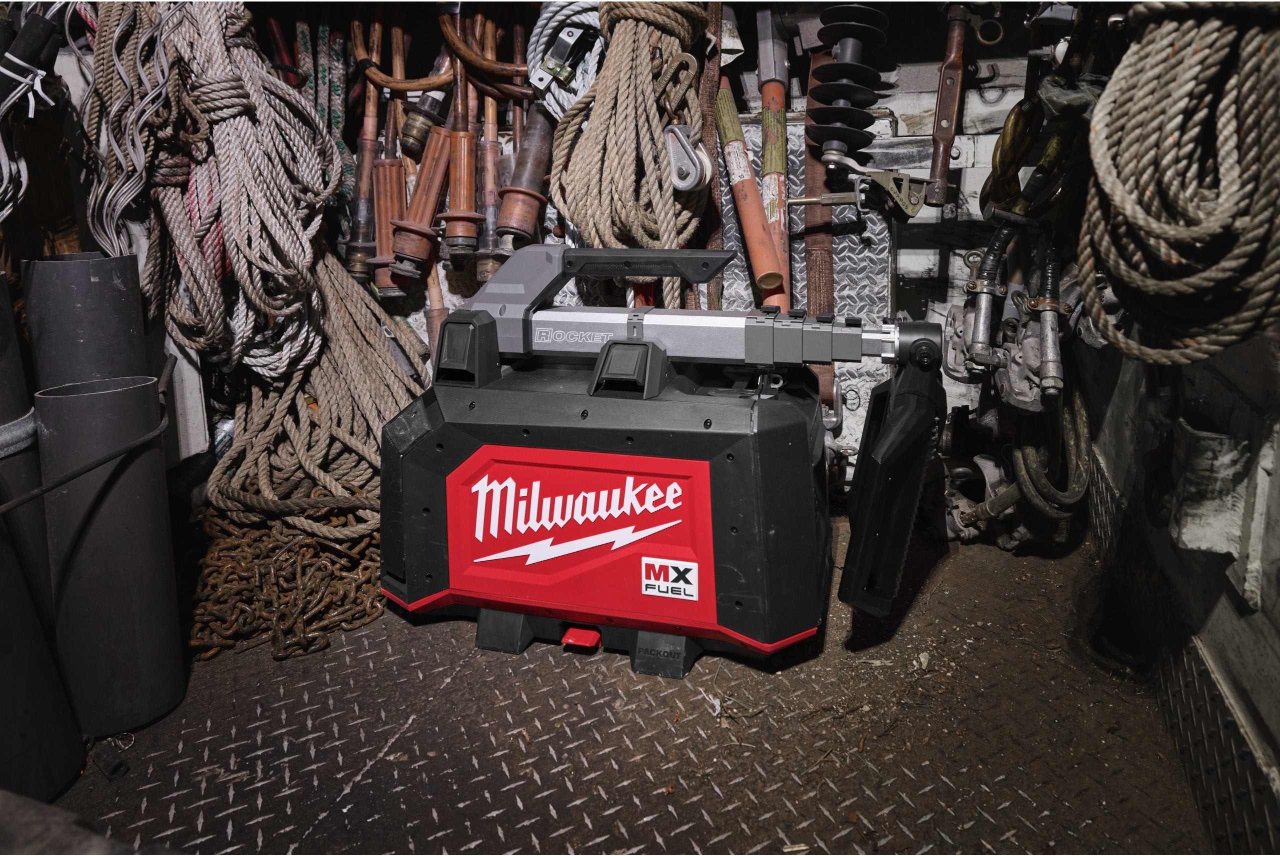 Turn compact de iluminat Milwaukee MXF TLIC-601, MX FUEL™, ONE KEY™, 1 x acumulator MXF XC406 + 1 x încărcător MXF FC, cod 4933498072