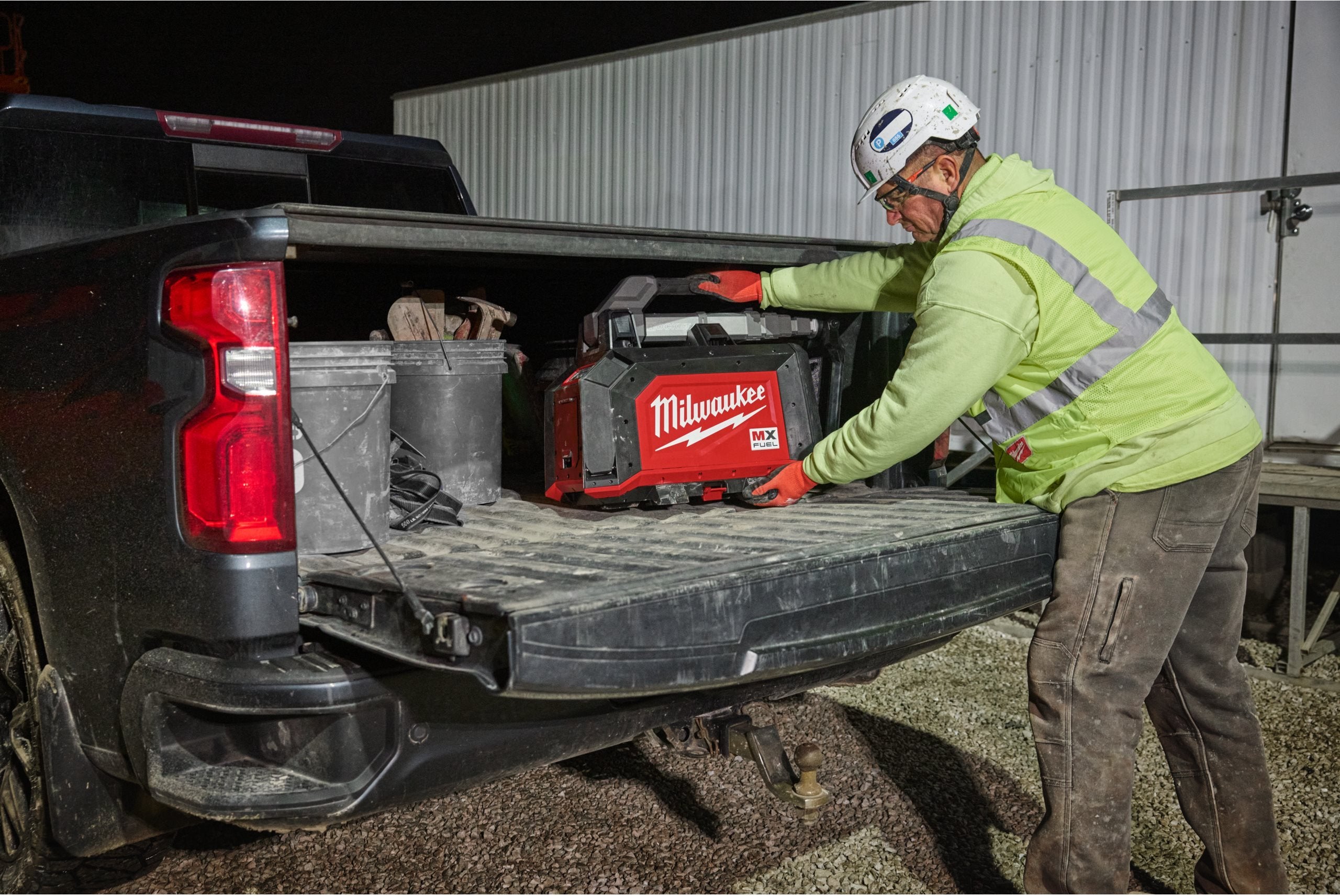 Turn compact de iluminat Milwaukee MXF TLIC-601, MX FUEL™, ONE KEY™, 1 x acumulator MXF XC406 + 1 x încărcător MXF FC, cod 4933498072