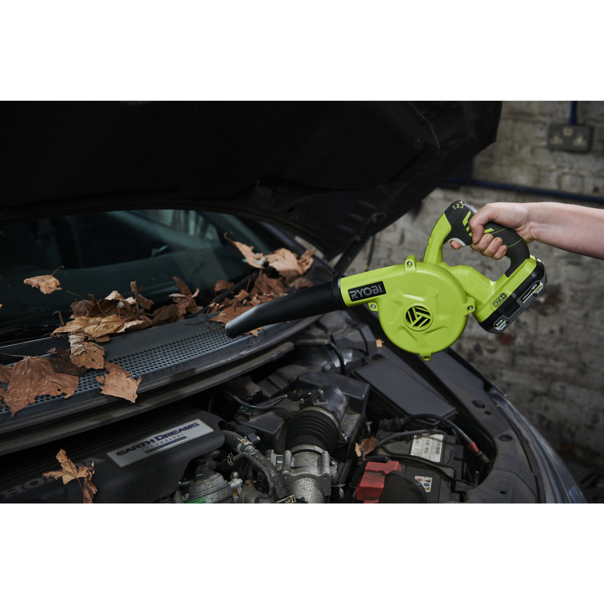 Suflantă compactă 18V ONE+™ Ryobi R18TB-0, cod 5133002915