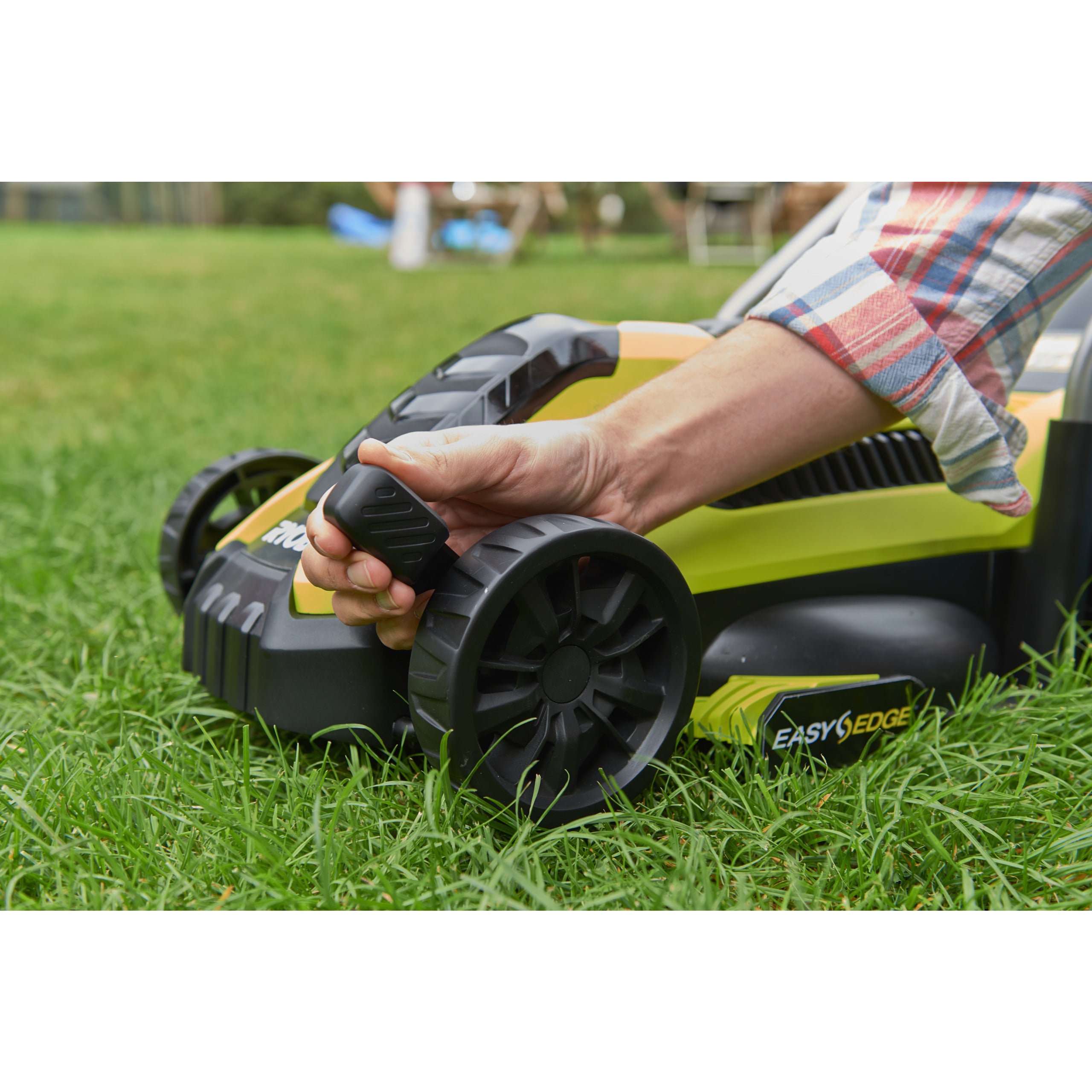 Mașină de tuns gazonul electrică 1300 W, punte 33 cm Ryobi RLM13E33S, cod 5133002343