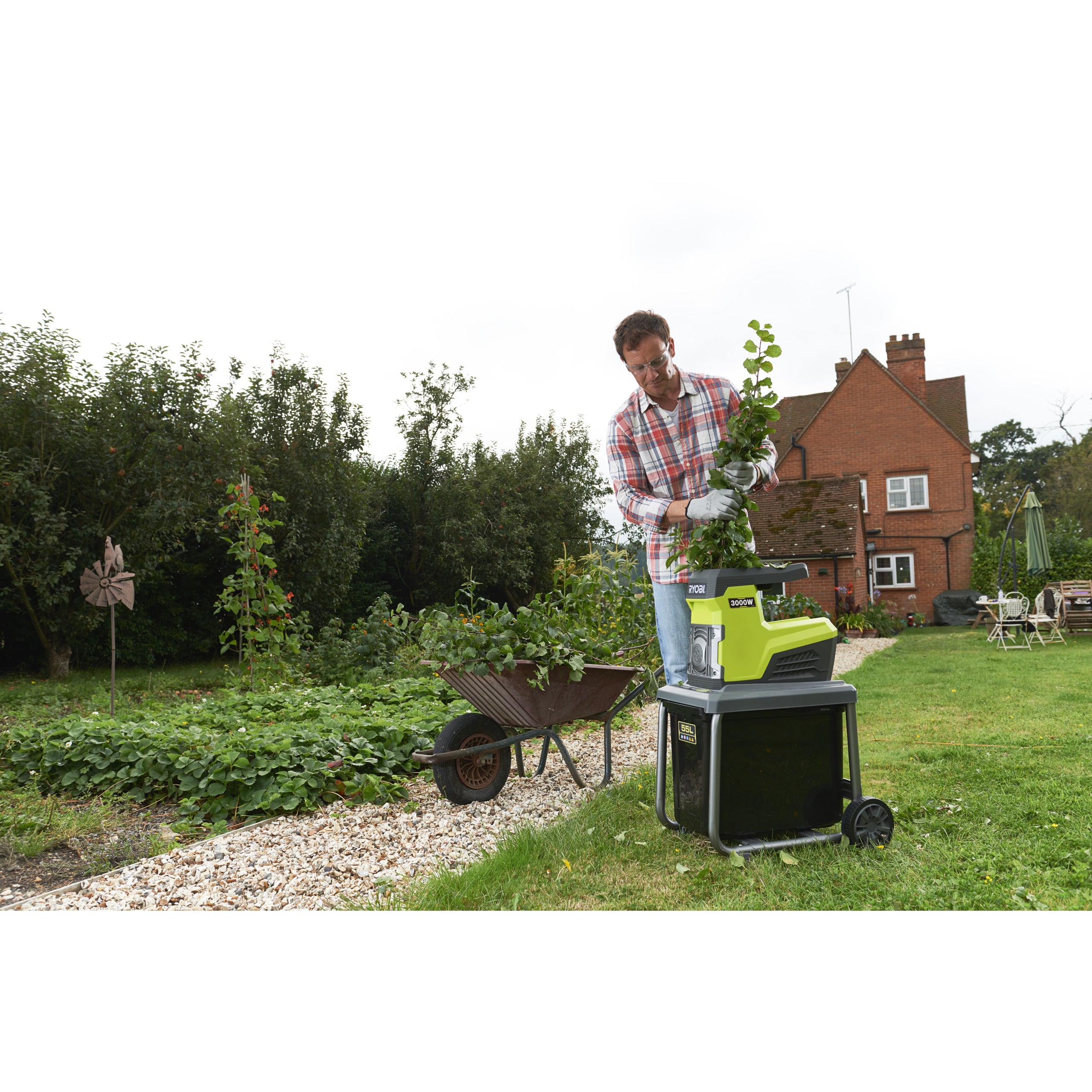 Mărunțitor silențios de 3000W, capacitate de tăiere 45mm Ryobi RSH3045U, cod 5133004335