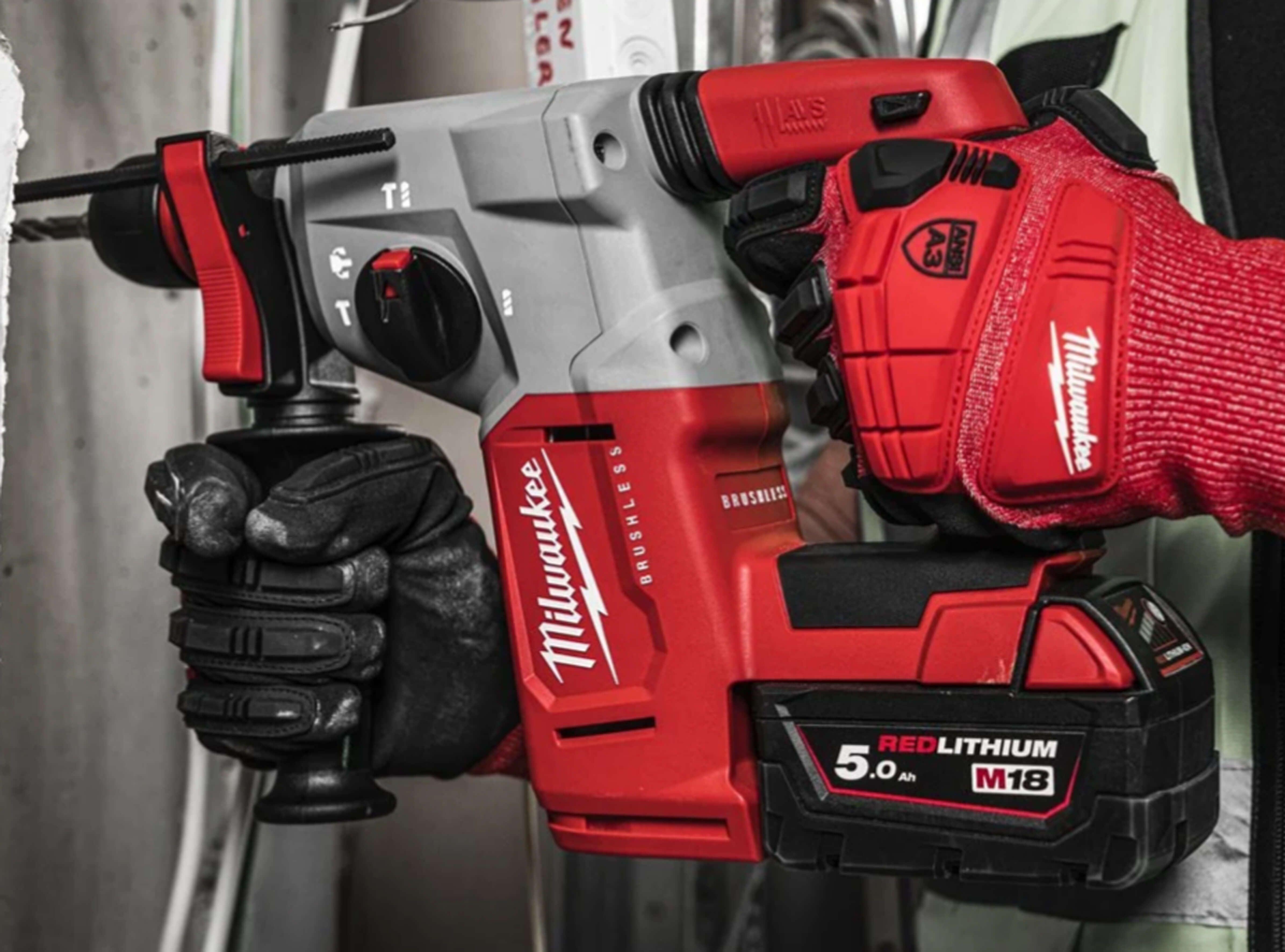 Ciocan rotopercutor SDS-Plus Milwaukee M18BLHX100P-502P FUEL™ cu mandrină FIXTEC™ și 4 funcții, 2 x acumulator M18 B5, 1 x încărcător M12-18 FC, 1 x valiză PACKOUT, burghie incluse, cod 4933498243 + CADOU: Set Burghie SDS+ 4932352833 - BIG STORE (Dynamic Tools SRL)