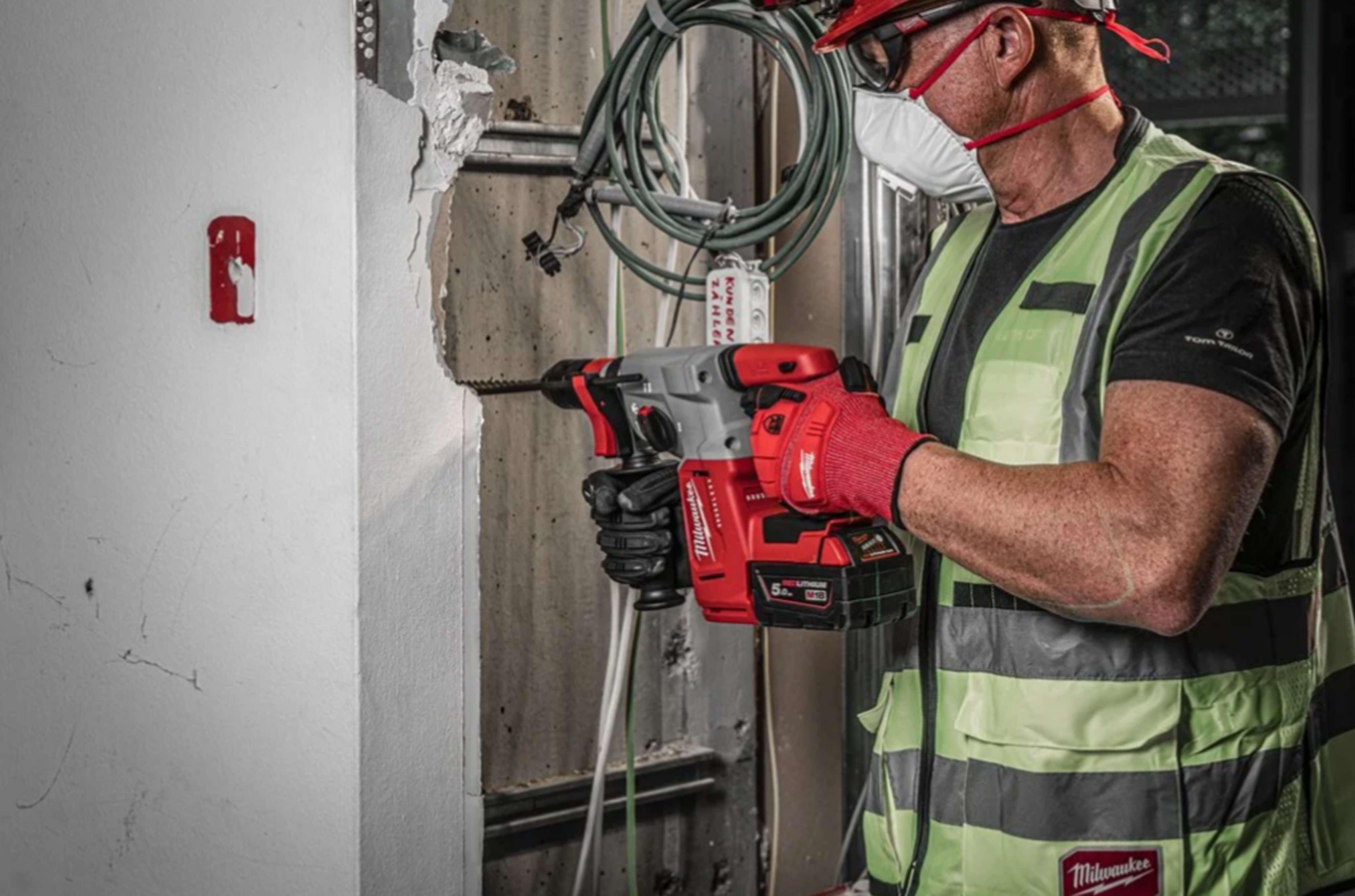 Ciocan rotopercutor SDS-Plus Milwaukee M18BLHX100P-502P FUEL™ cu mandrină FIXTEC™ și 4 funcții, 2 x acumulator M18 B5, 1 x încărcător M12-18 FC, 1 x valiză PACKOUT, burghie incluse, cod 4933498243 + CADOU: Set Burghie SDS+ 4932352833 - BIG STORE (Dynamic Tools SRL)