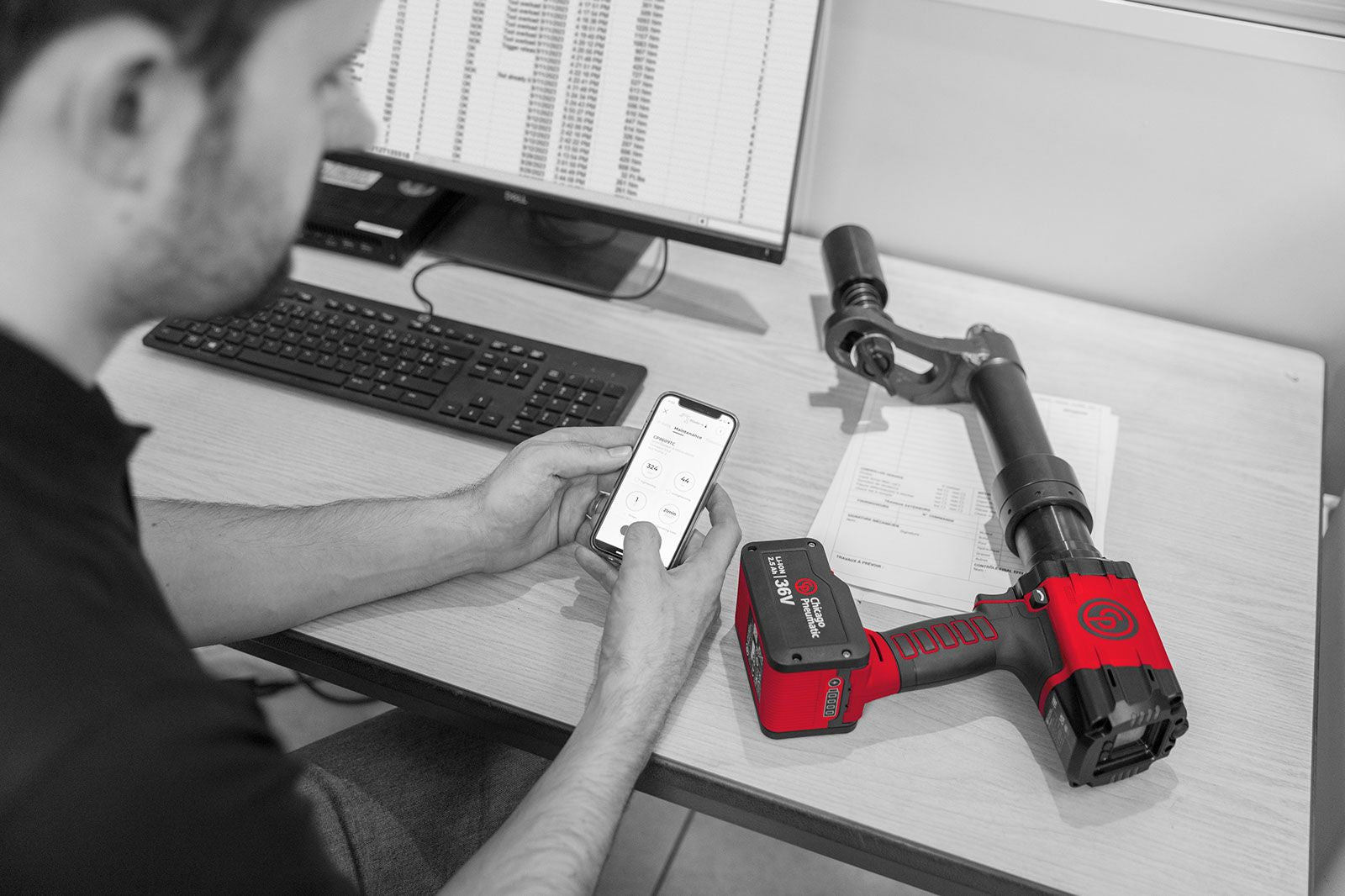 CP8609CQ-xC PACHET 36V 2.5AH Cheie dinamometrică cu calitate conectată, acumulator 1" și cupă extinsă Chicago Pneumatic, cod 6151570800