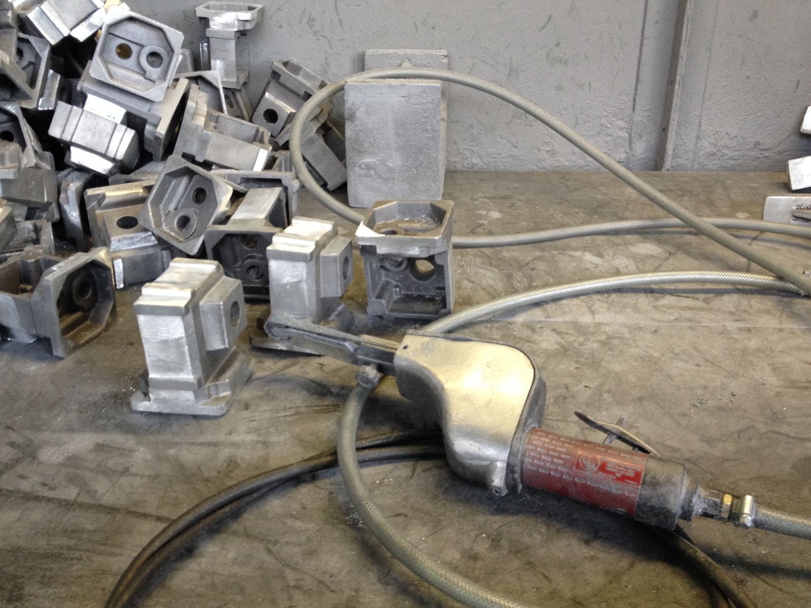 CP5080-4200D24 Șlefuitor cu bandă pneumatic 24"x1/2" (610x13 mm) Chicago Pneumatic, cod 6151620010