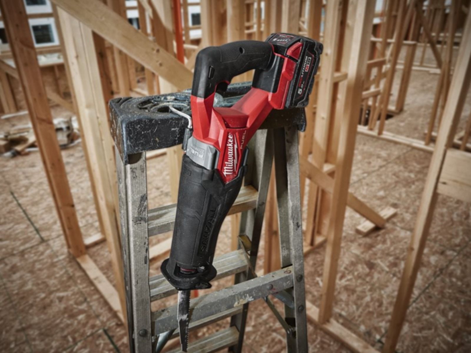 Fierăstrău sabie Milwaukee M18™ FSZ100P-502P FUEL™ SAWZALL™, 2 acumulator x M18 B5, 1 x încărcător M12-18 FC, 1 x cutie PACKOUT, 8 x pânze fierăstrău cod 4933498242 - BIG STORE (Dynamic Tools SRL)
