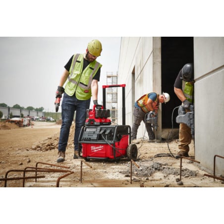 Sursă de alimentare Milwaukee IRPSUOP2500 ROLL-ON™ 7200/ 3600 W 2,5 kWh, cod 4933492133 + CADOU: Încărcător 6 porturi M18™ PC6 PACKOUT™, cod 4932480162