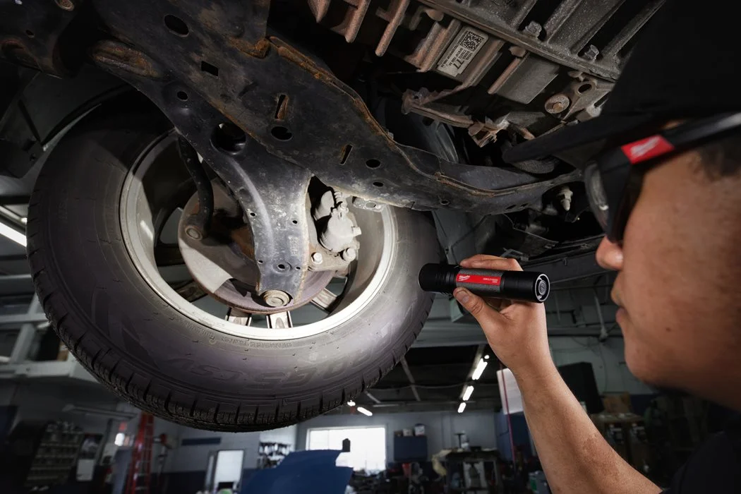 Lanternă reîncărcabilă L4FL2000-301 USB, 2000 LUMENI, Milwaukee, cod 4933479637