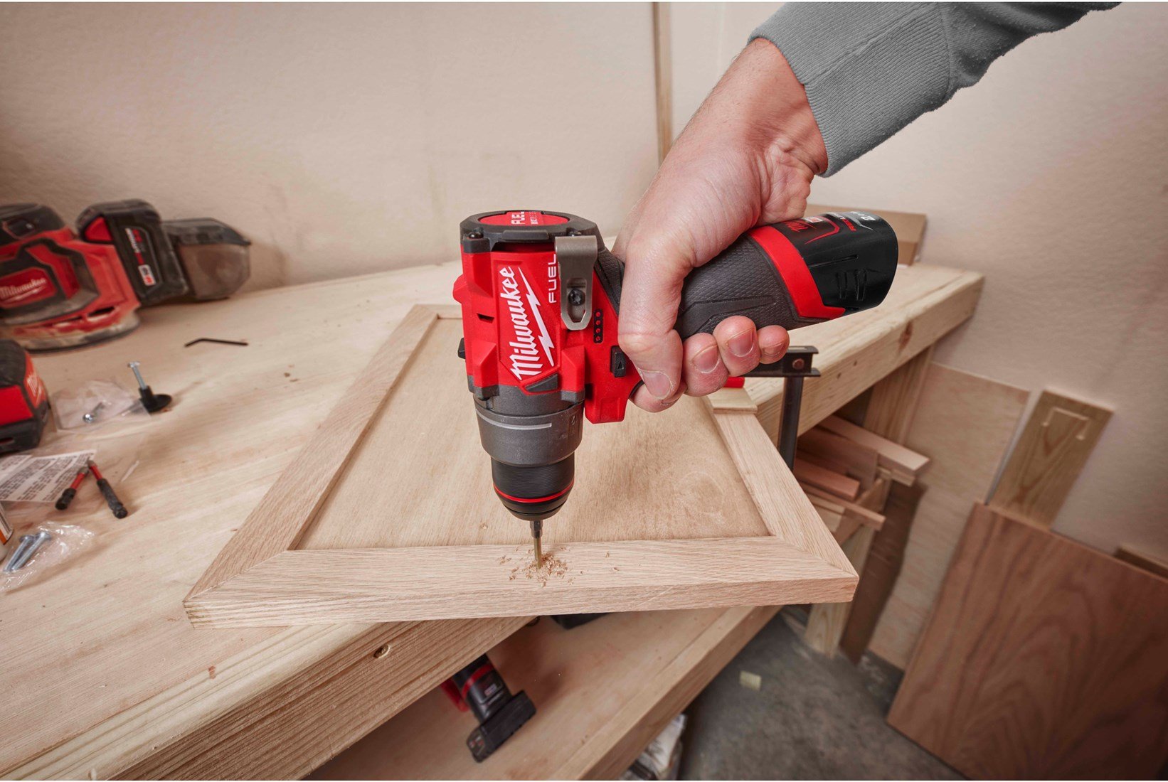 Mașină de găurit/înșurubat Milwaukee M12FDD2-202X, 2 x acumulator M12 B2, 1 x încărcător C12 C, 1 x cutie HD, cod 4933479873