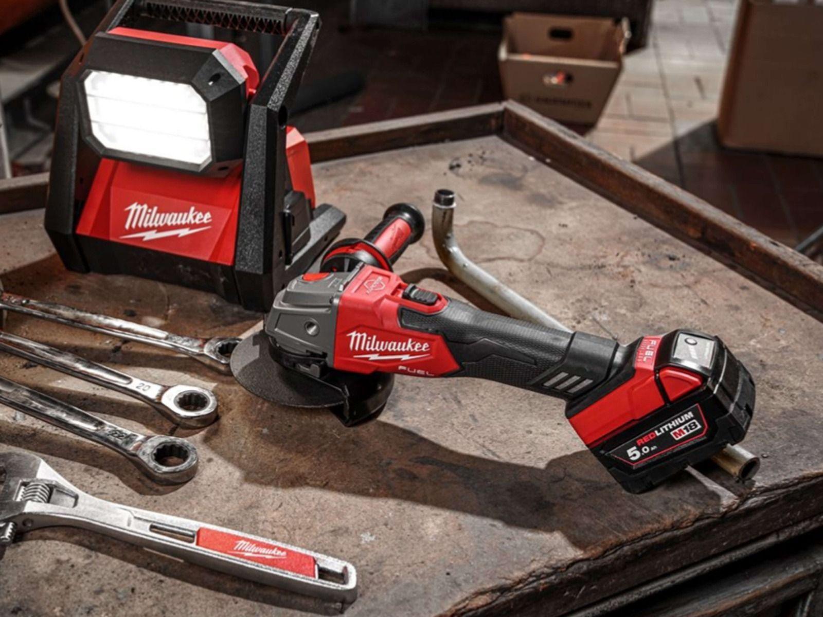 Polizor unghiular 125 mm Milwaukee M18 FSAG125XB100P-502P FUEL™, 2 x acumulator M18 B5, 1 x încărcător M12-18 FC, discuri abrazive, discuri diamantate, cutie PACKOUT, cod 4933498241 - BIG STORE (Dynamic Tools SRL)
