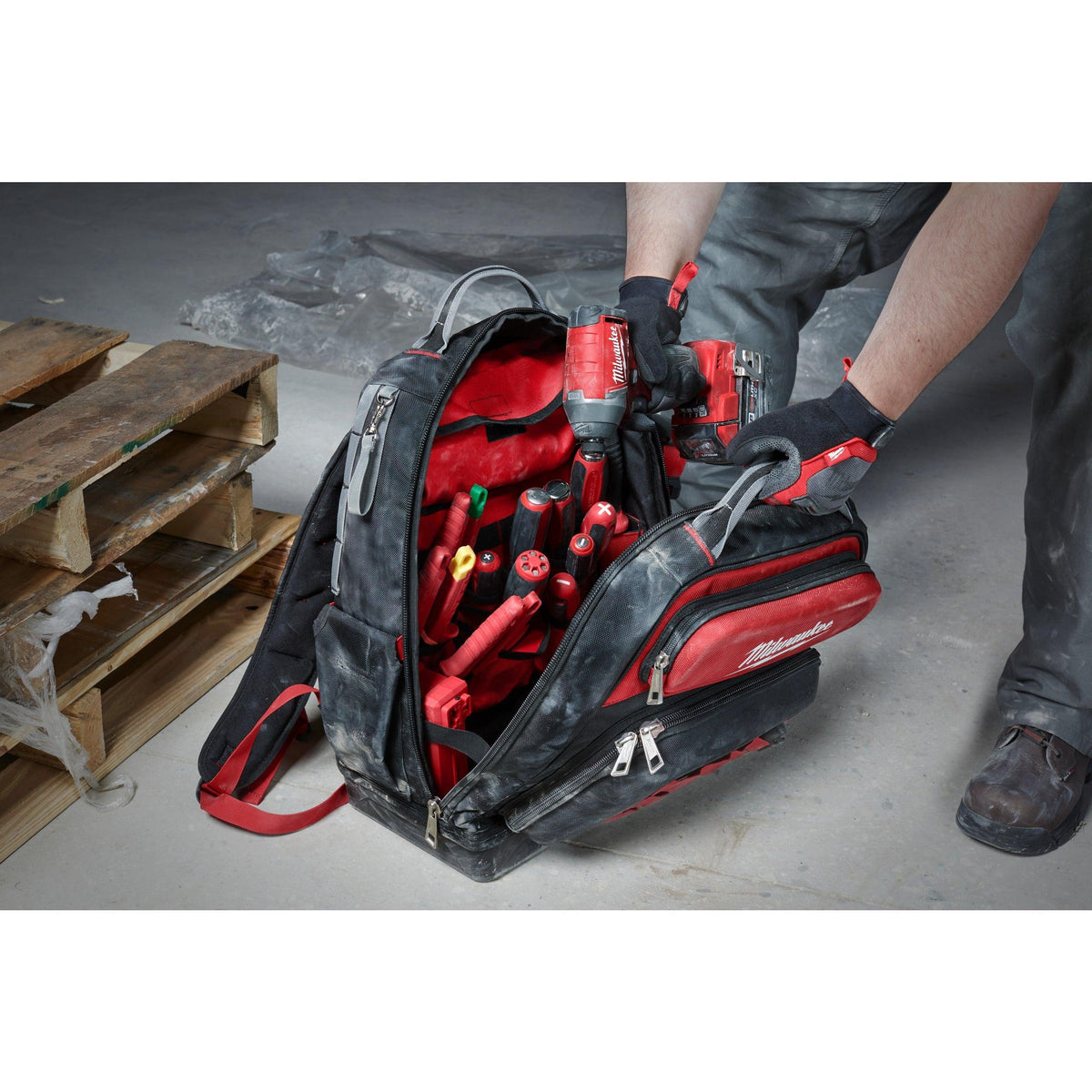 Rucsac premium cu suport întărit, Milwaukee cod 4932464833 - BIG STORE (Dynamic Tools SRL)