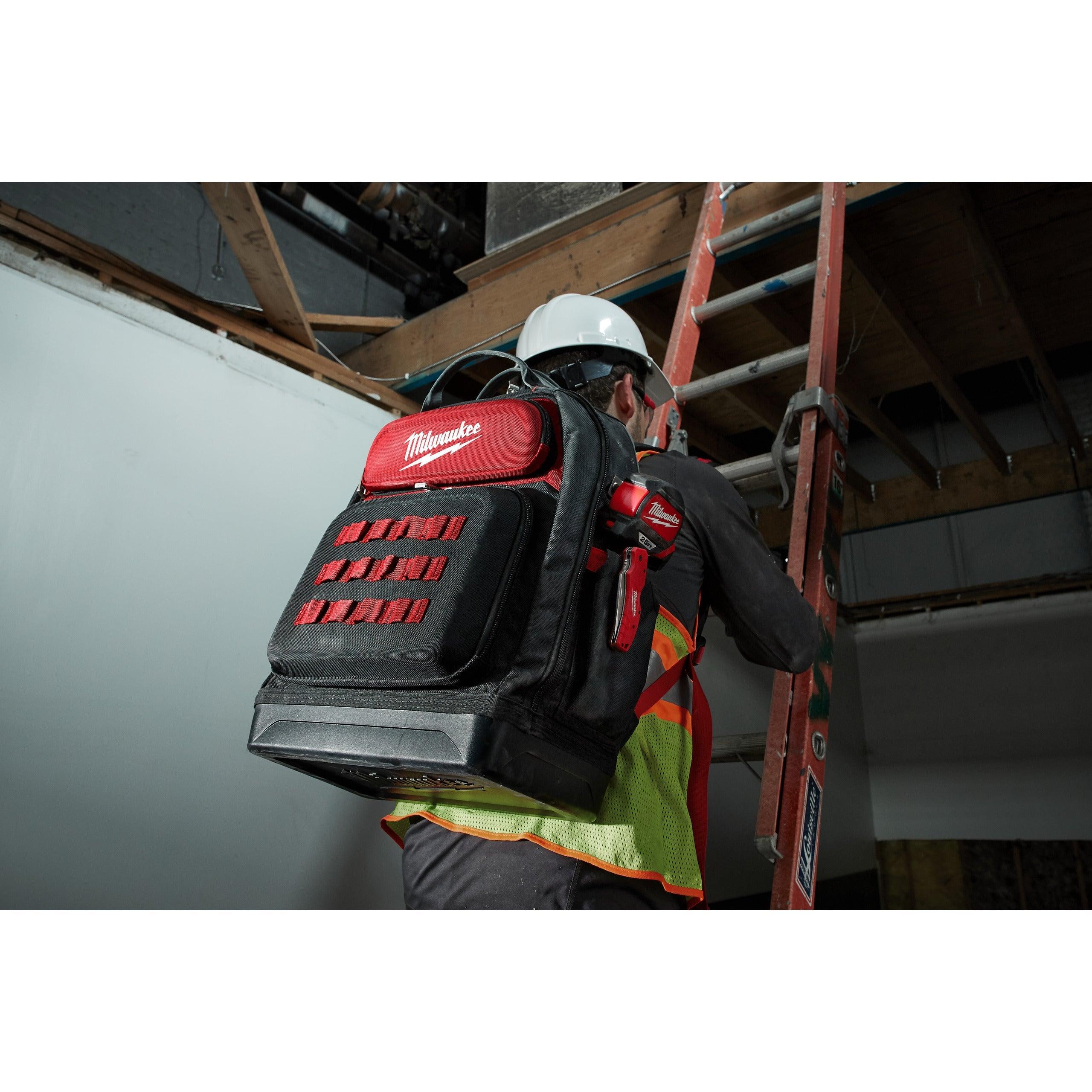 Rucsac premium cu suport întărit, Milwaukee cod 4932464833 - BIG STORE (Dynamic Tools SRL)