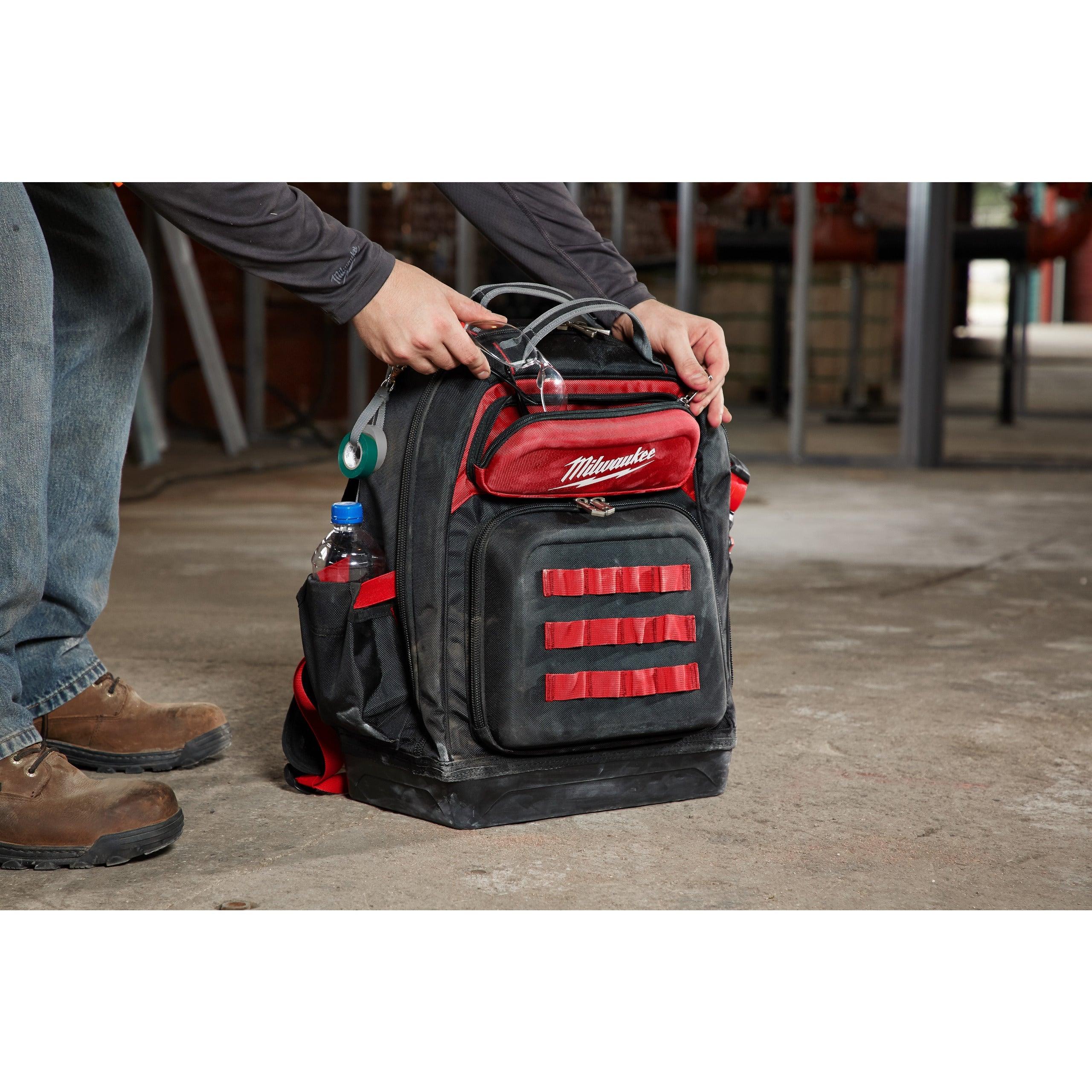 Rucsac premium cu suport întărit, Milwaukee cod 4932464833 - BIG STORE (Dynamic Tools SRL)