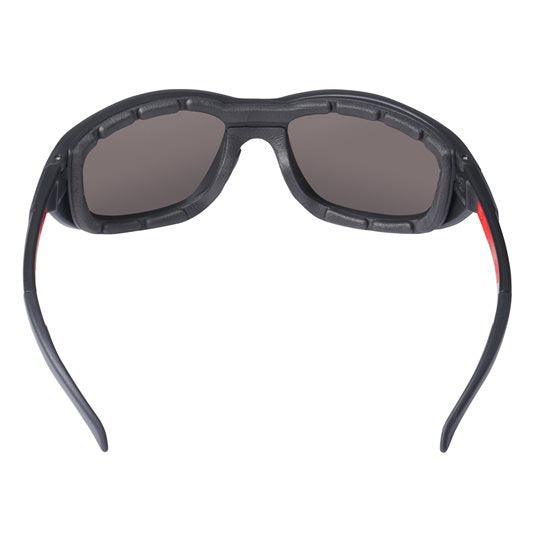 Ochelari de protecție Milwaukee fumurii premium cu garnitură, cod 4932471886 - BIG STORE (Dynamic Tools SRL)