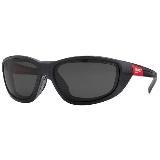 Ochelari de protecție Milwaukee fumurii premium cu garnitură, cod 4932471886 - BIG STORE (Dynamic Tools SRL)